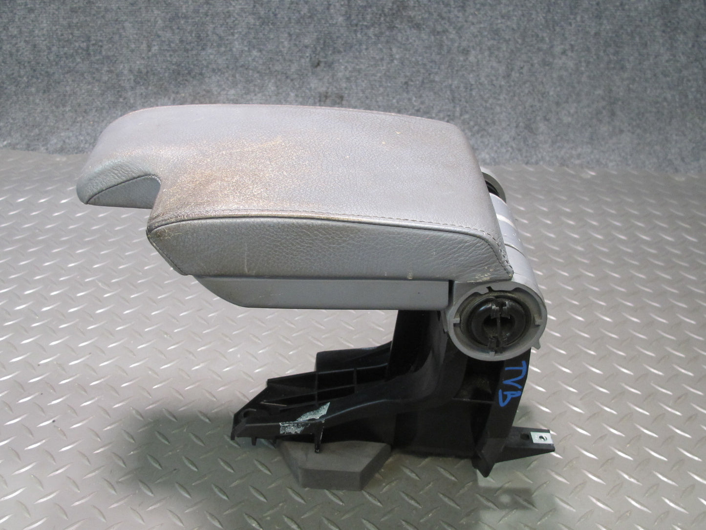 01-06 BMW E46 330Ci Convertible Center Console Leather Armrest Assembly OEM