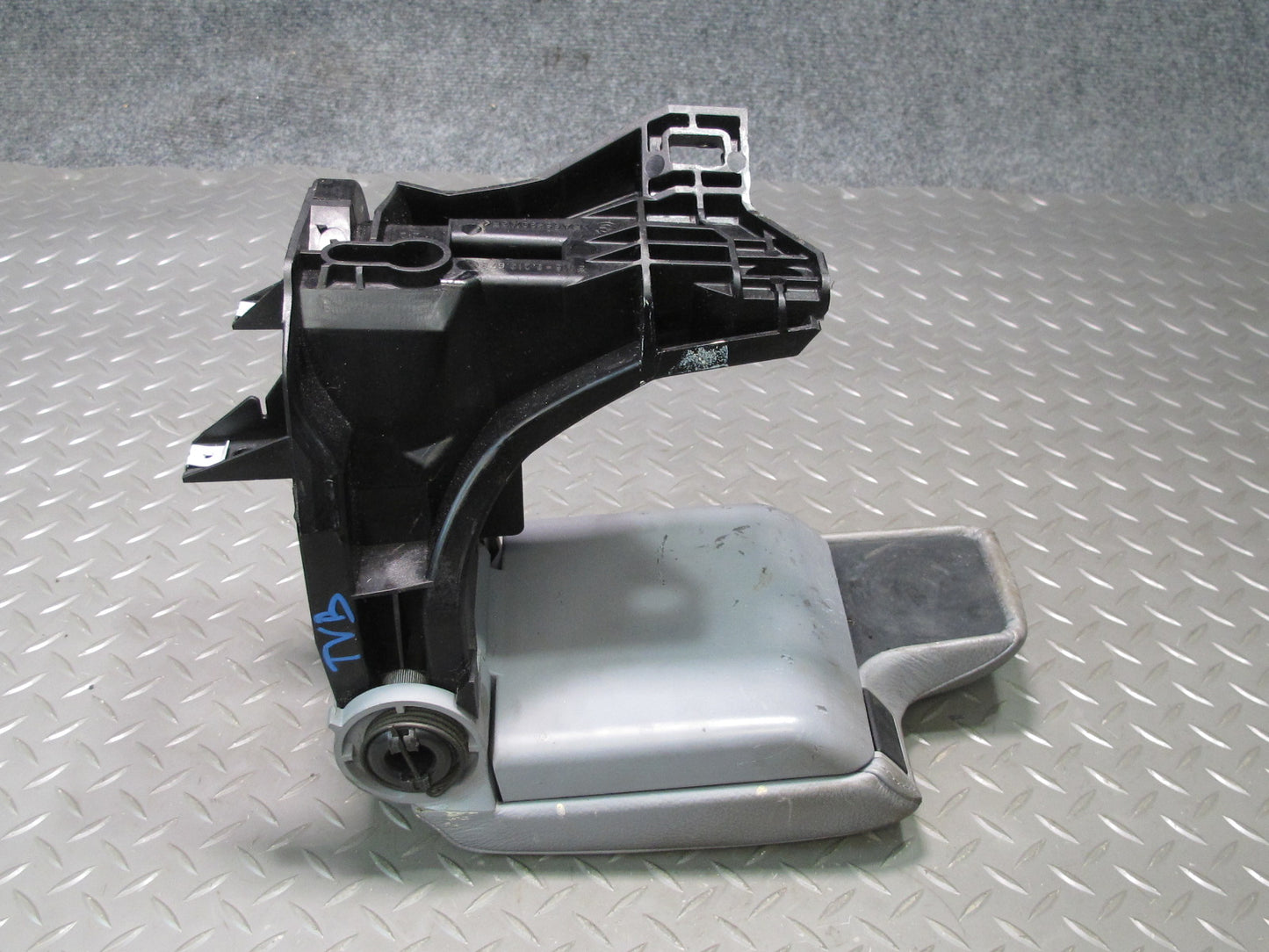 01-06 BMW E46 330Ci Convertible Center Console Leather Armrest Assembly OEM