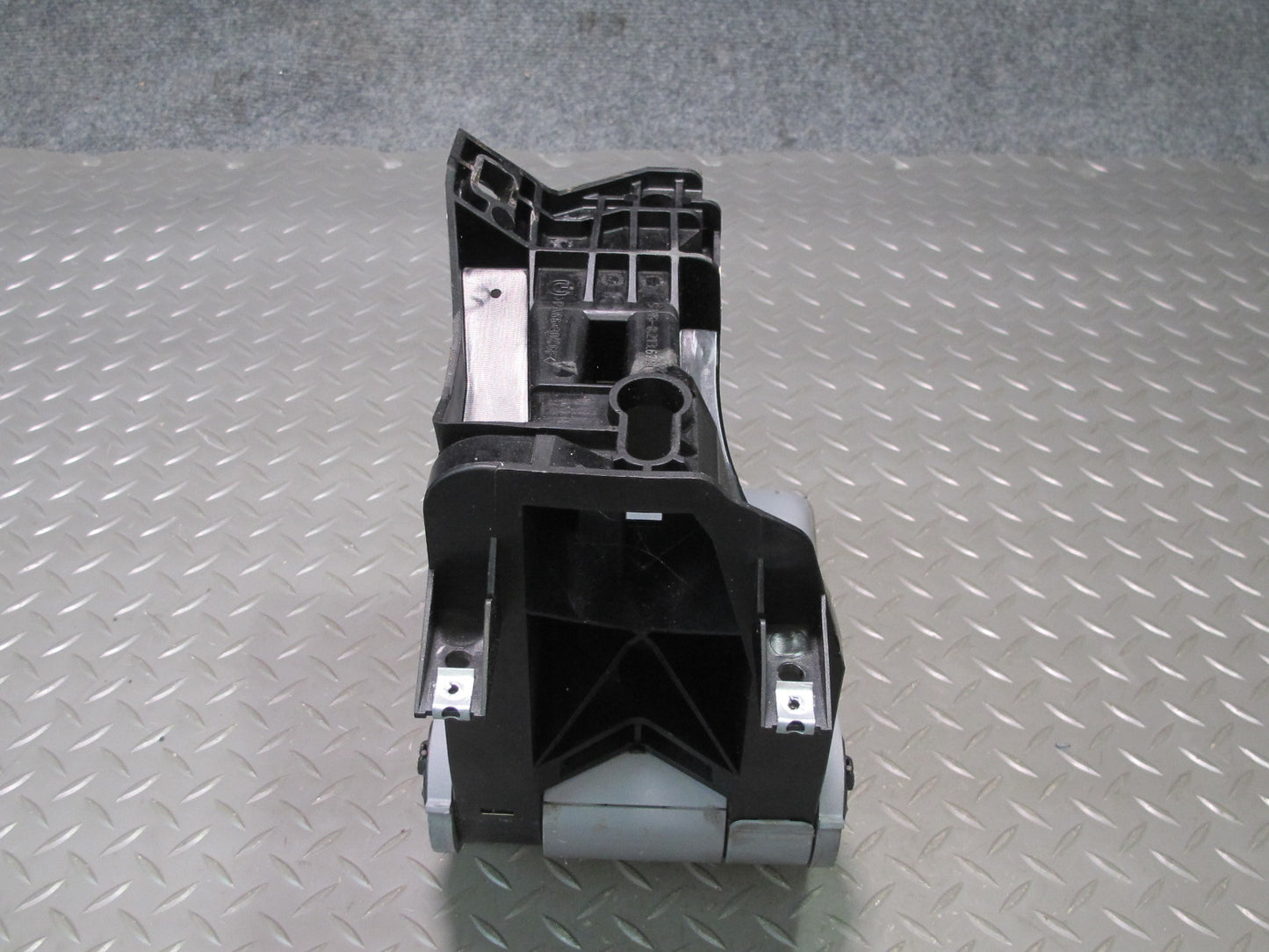 01-06 BMW E46 330Ci Convertible Center Console Leather Armrest Assembly OEM