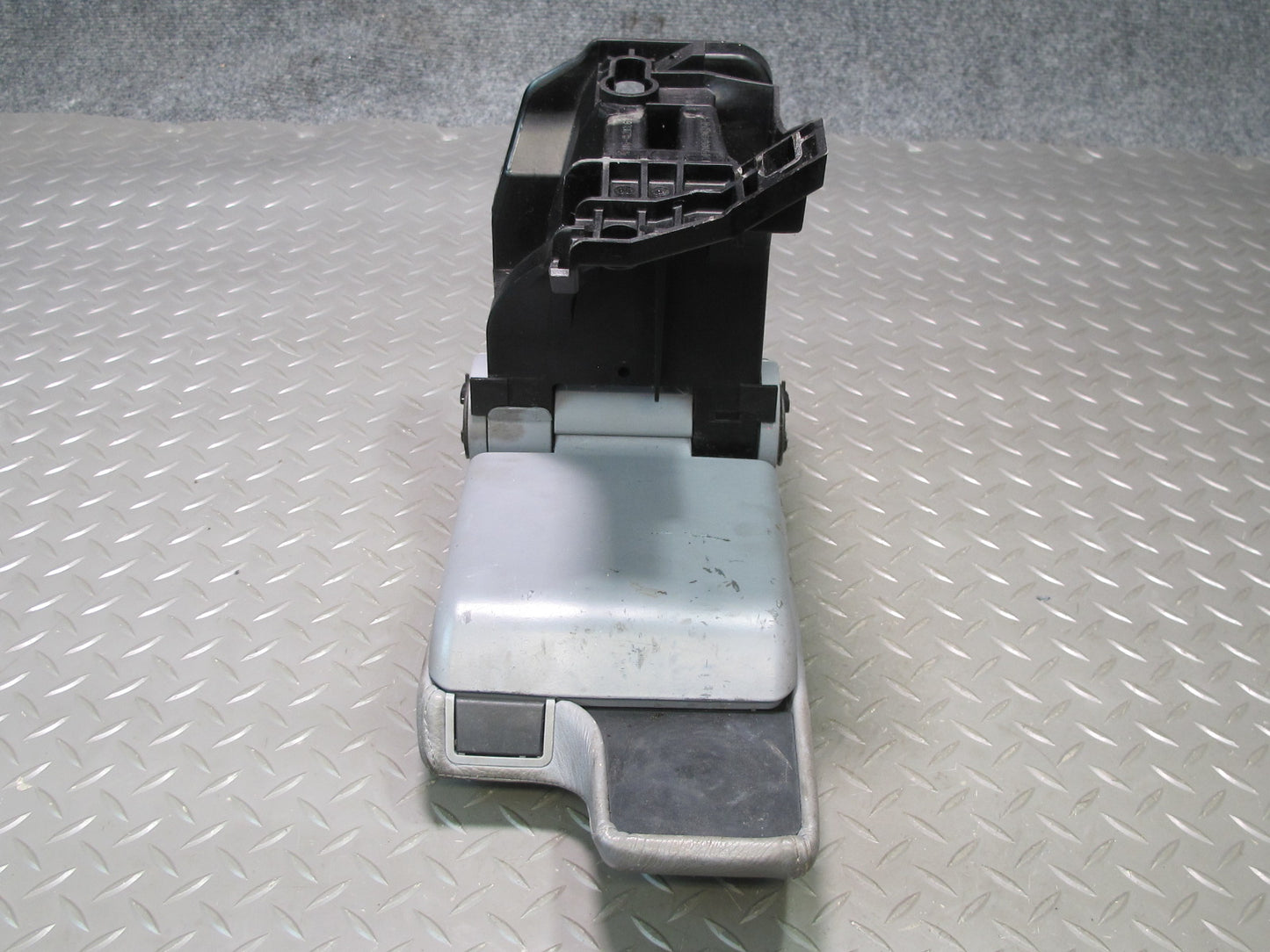 01-06 BMW E46 330Ci Convertible Center Console Leather Armrest Assembly OEM