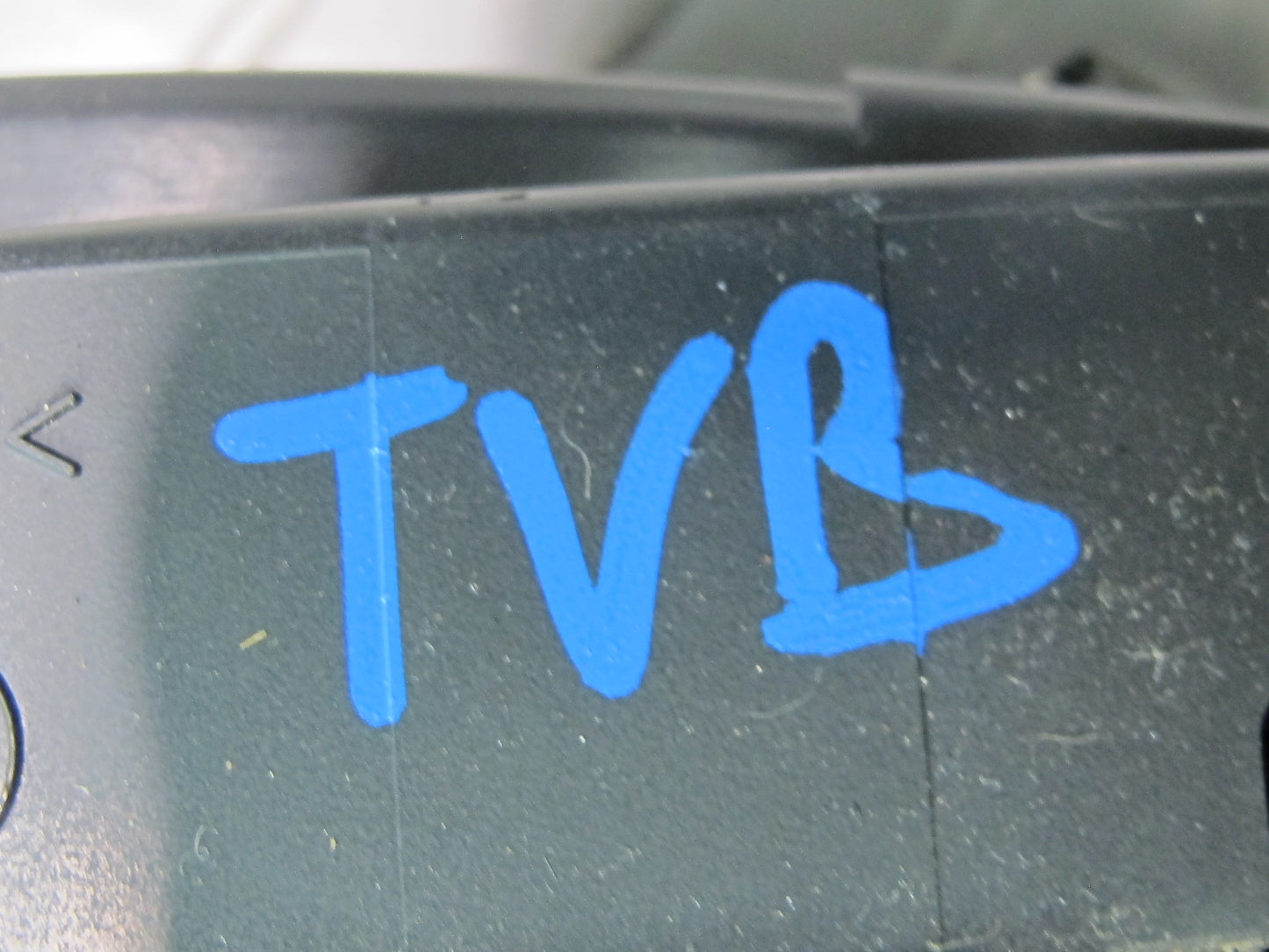 01-06 BMW E46 3-SERIES Front Center Console Glasses Tray Storage 8260312 OEM