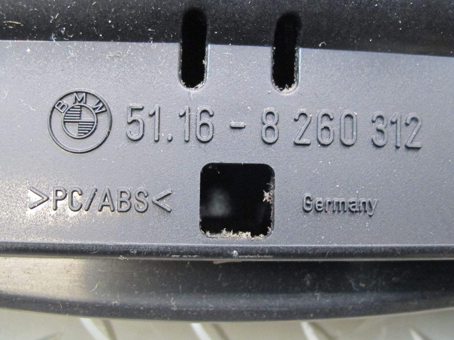 01-06 BMW E46 3-SERIES Front Center Console Glasses Tray Storage 8260312 OEM