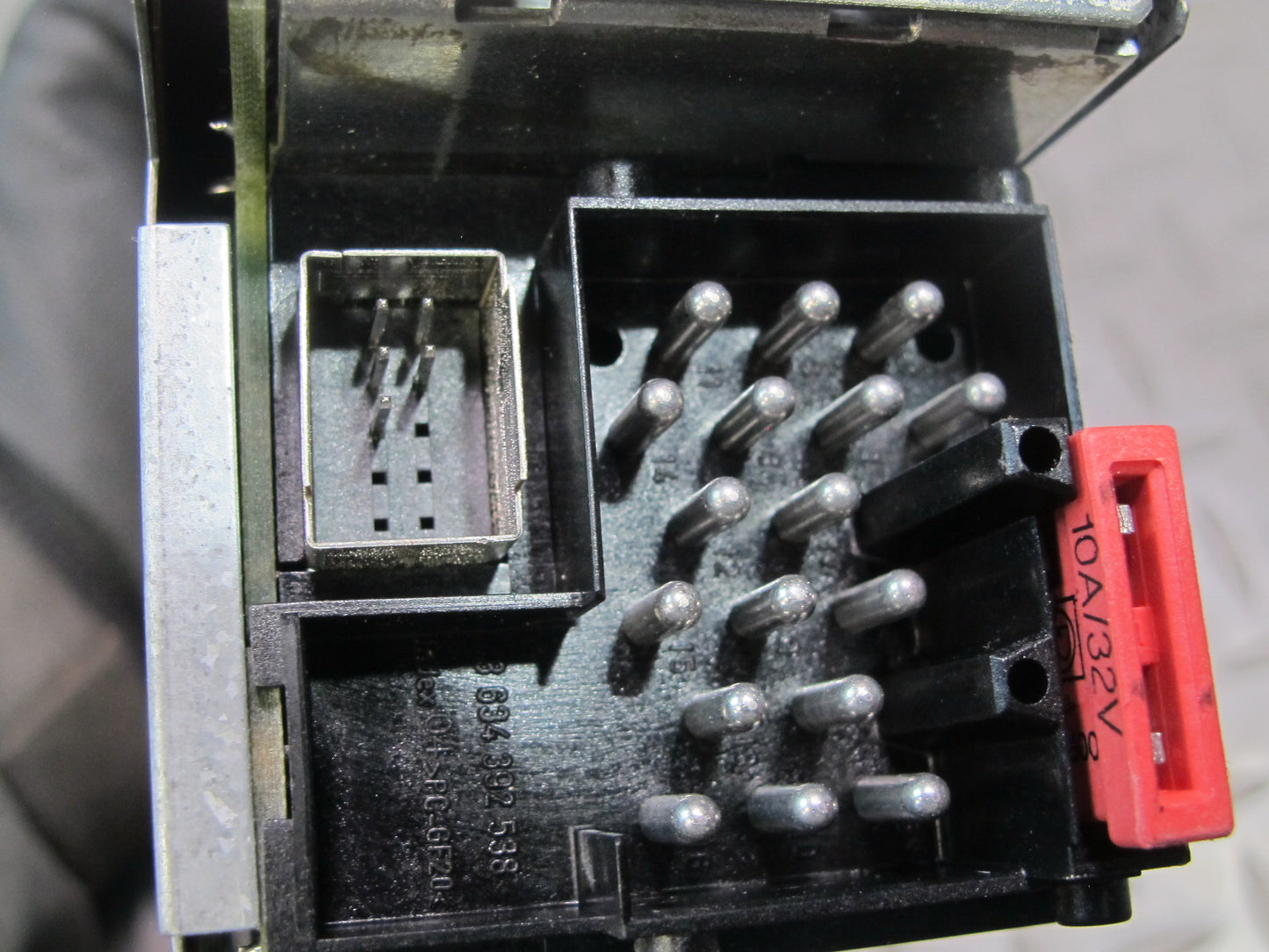 01-02 BMW E46 330Ci Radio Car Stereo CD Player Receiver 6909882 OEM