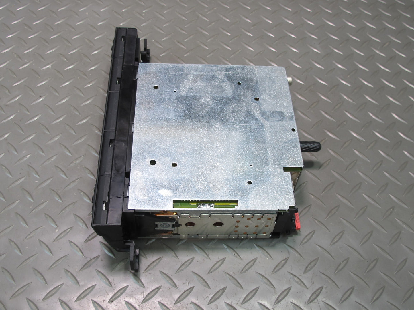 01-02 BMW E46 330Ci Radio Car Stereo CD Player Receiver 6909882 OEM