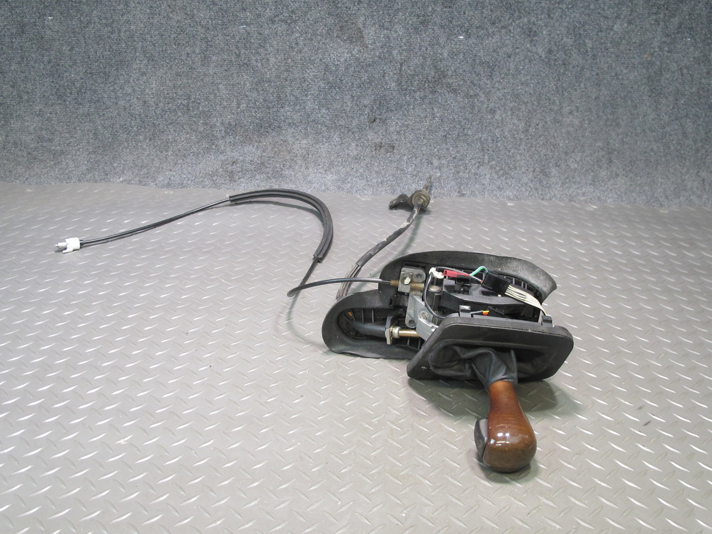 2001 BMW E46 330ci A/T Automatic Transmission Gear Shifter w Cable & Knob OEM