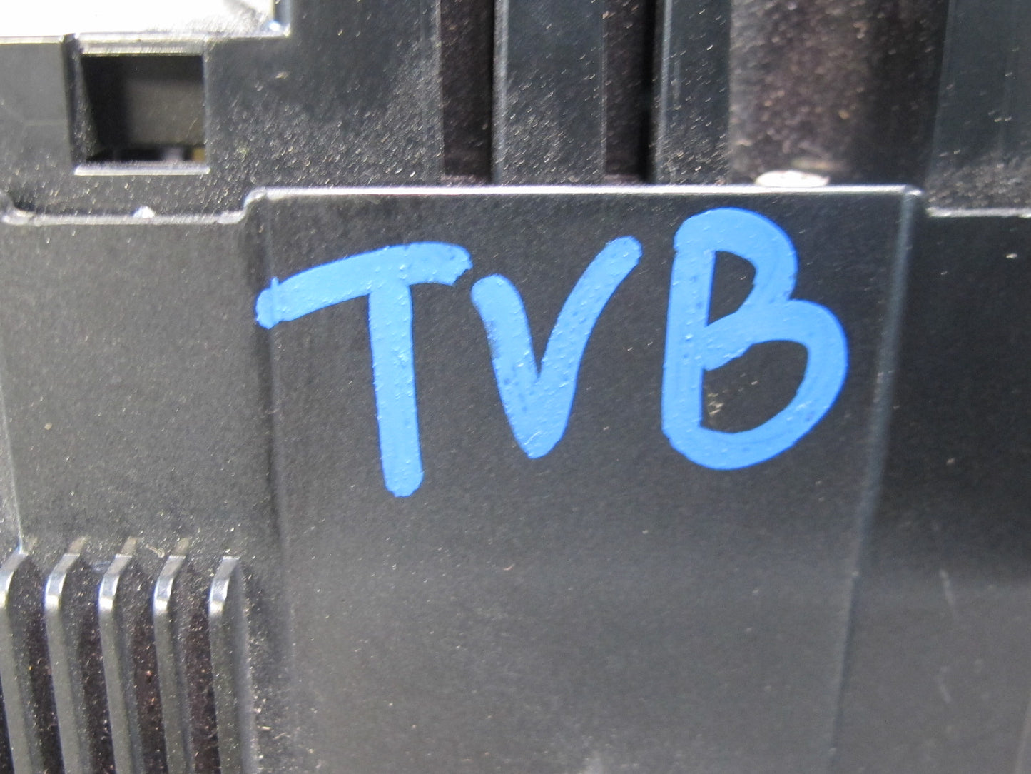 01-06 BMW E46 330Ci A/T Instrument Cluster Gauge Speedometer 6906881 OEM