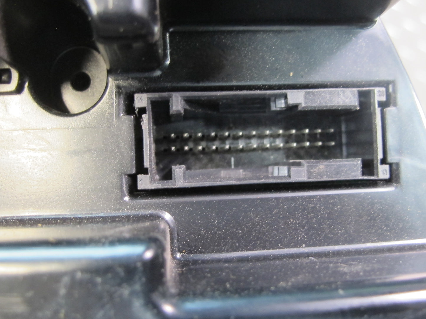 01-06 BMW E46 330Ci A/T Instrument Cluster Gauge Speedometer 6906881 OEM