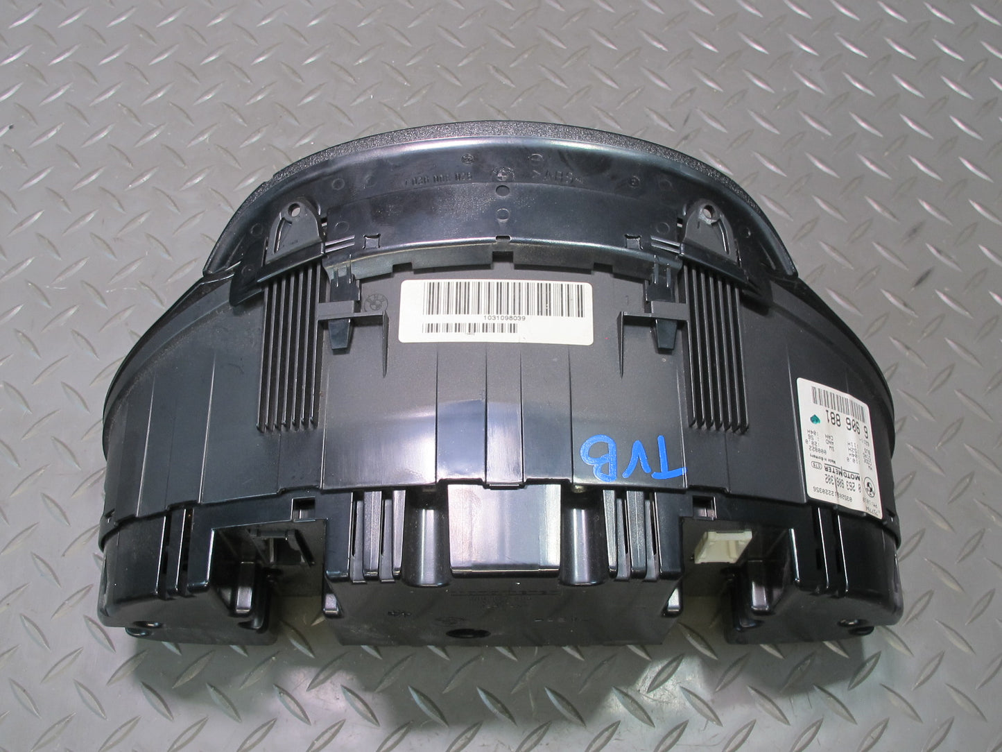 01-06 BMW E46 330Ci A/T Instrument Cluster Gauge Speedometer 6906881 OEM