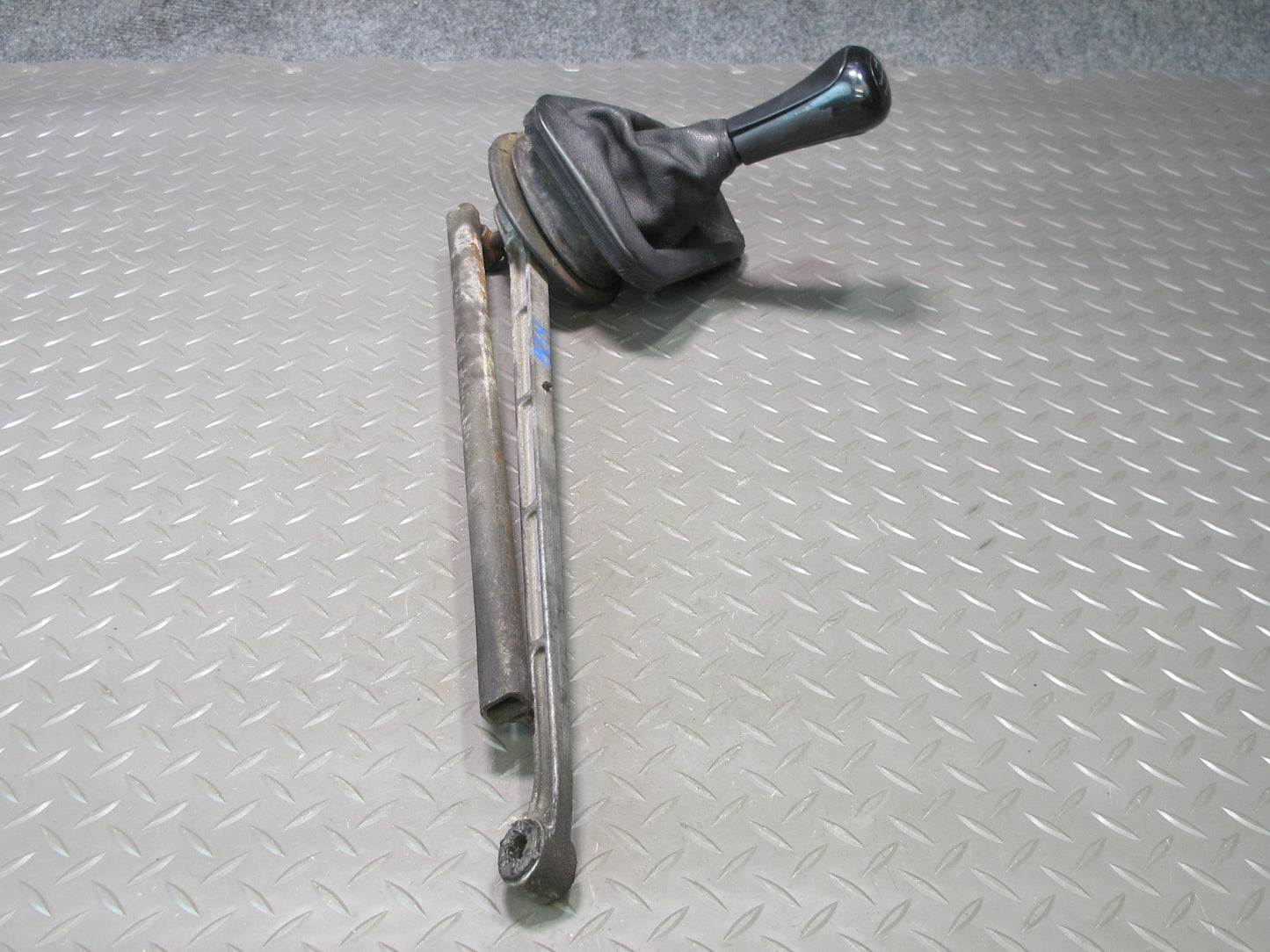 96-99 BMW E36/7 Z3 1.9L M44 M/T Gearshifter Arm Lever Rod w Boot & Knob Assy OEM