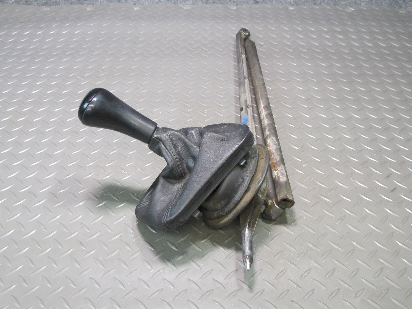 96-99 BMW E36/7 Z3 1.9L M44 M/T Gearshifter Arm Lever Rod w Boot & Knob Assy OEM