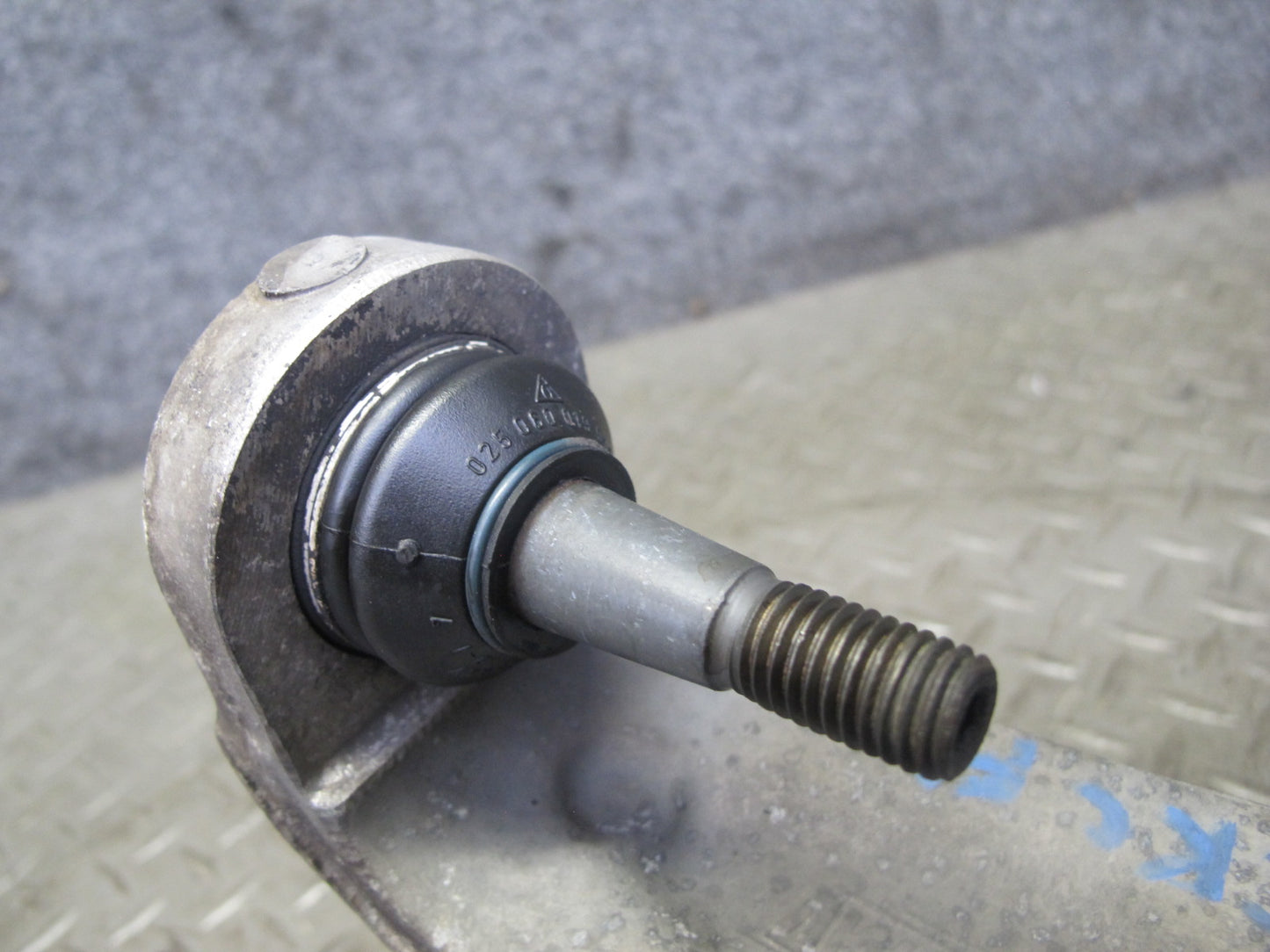 97-04 Chevrolet Corvette C5 Front Left Spindle Knuckle Wheel Hub Bearing OEM