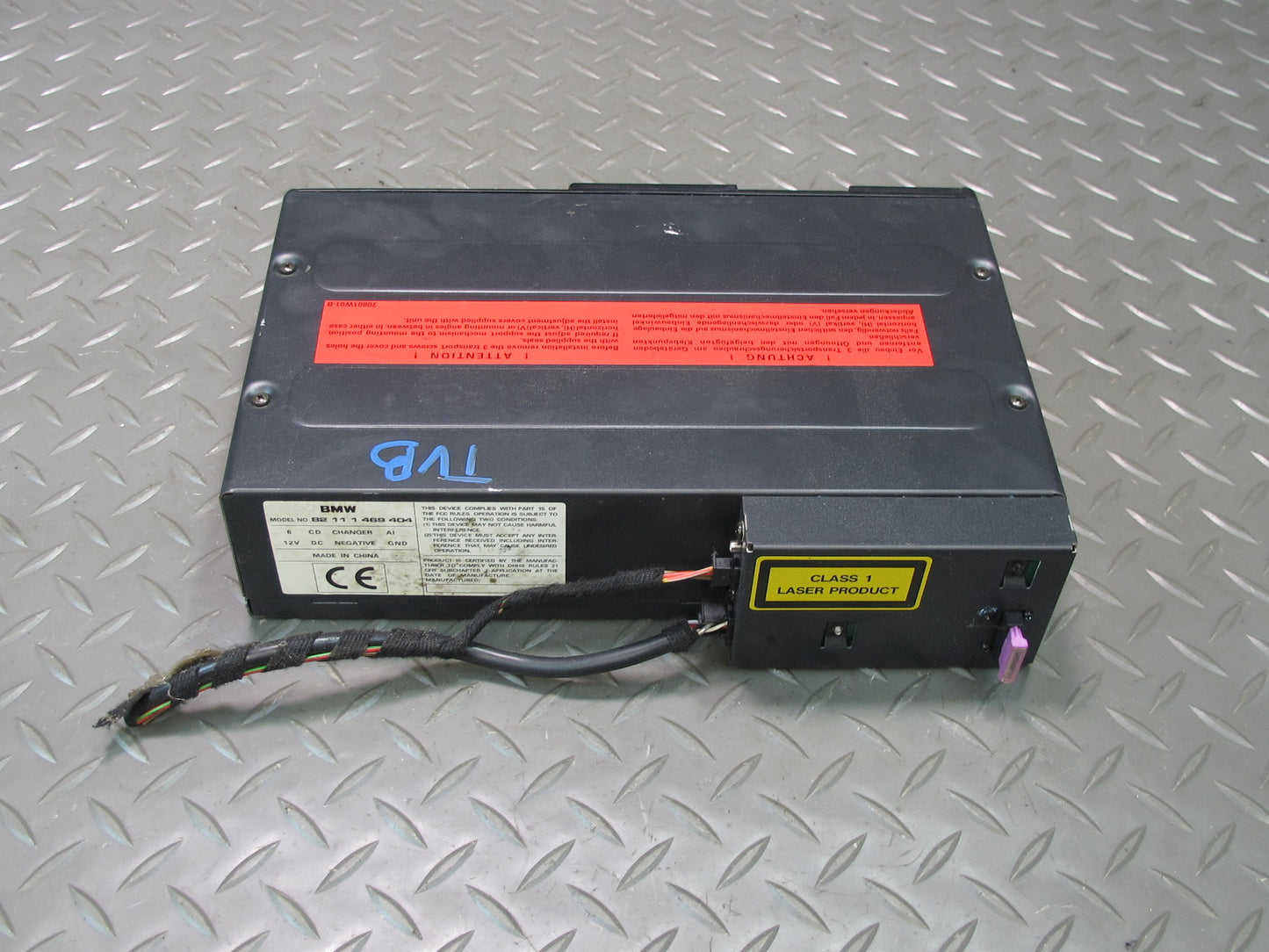 01-03 BMW E46 330Ci CD Changer Player NO Magazine 469404 OEM