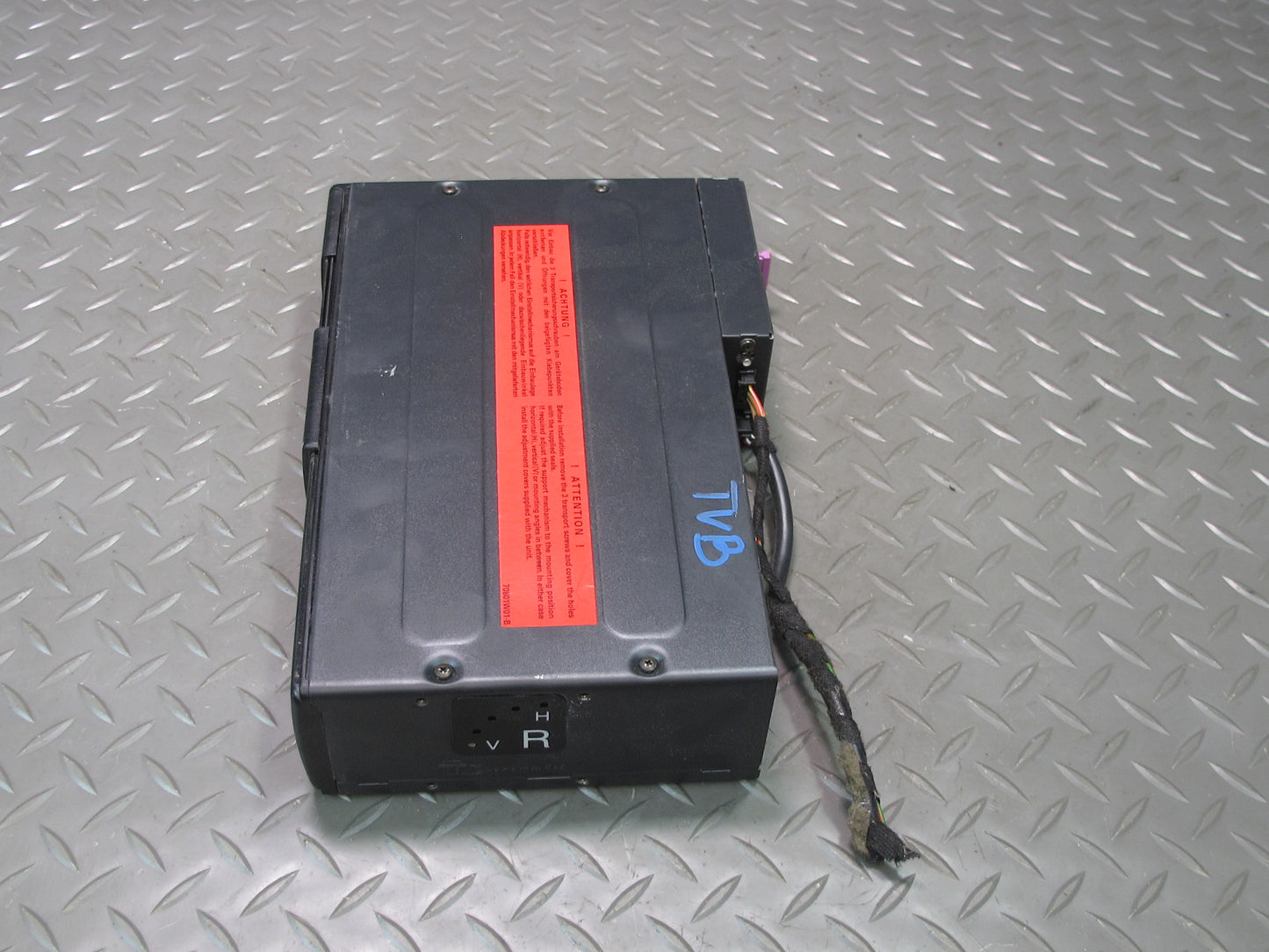 01-03 BMW E46 330Ci CD Changer Player NO Magazine 469404 OEM