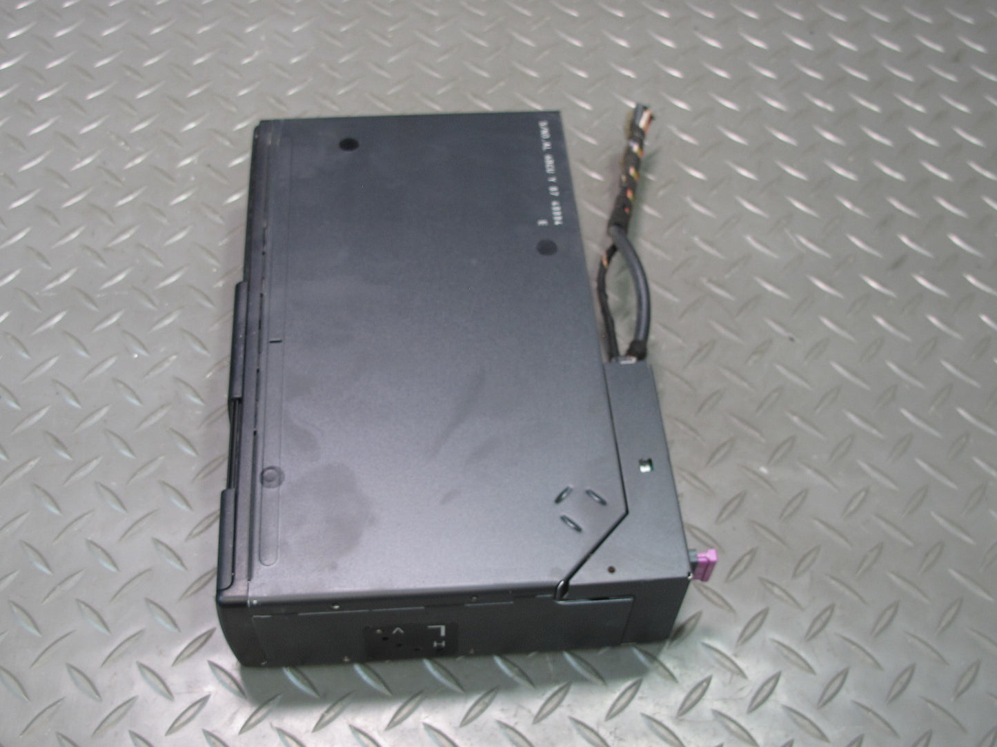 01-03 BMW E46 330Ci CD Changer Player NO Magazine 469404 OEM