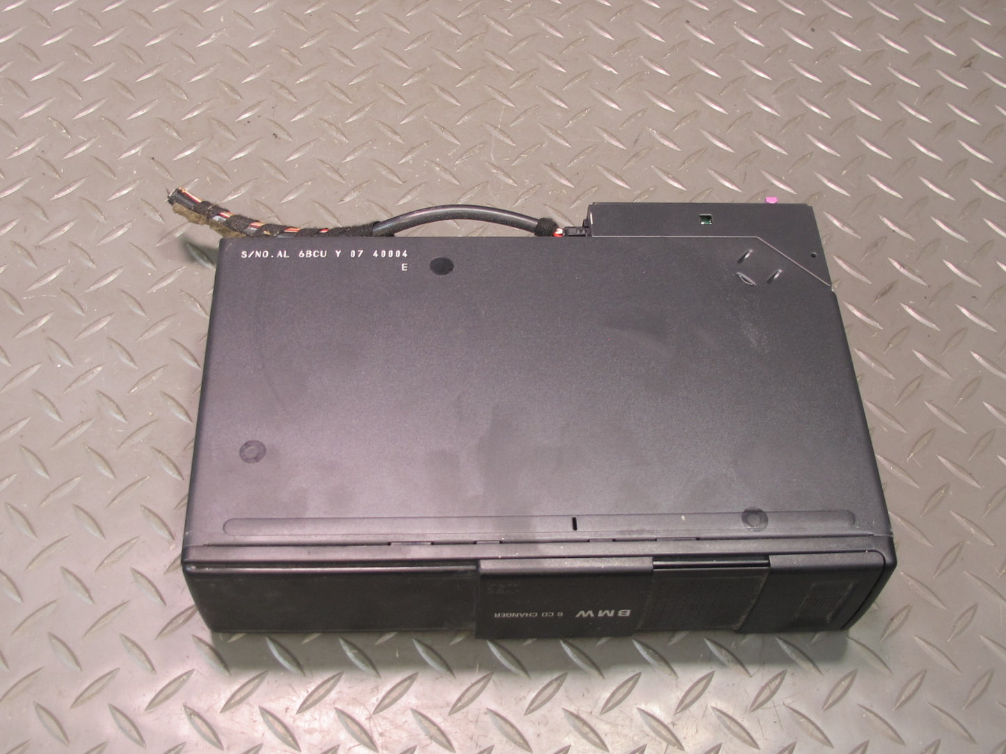 01-03 BMW E46 330Ci CD Changer Player NO Magazine 469404 OEM