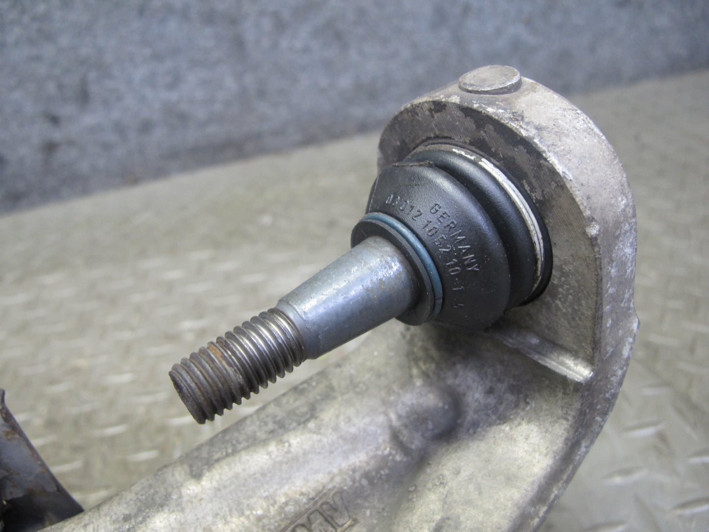 97-04 Chevrolet Corvette C5 Front Right Spindle Knuckle Wheel Hub Bearing OEM