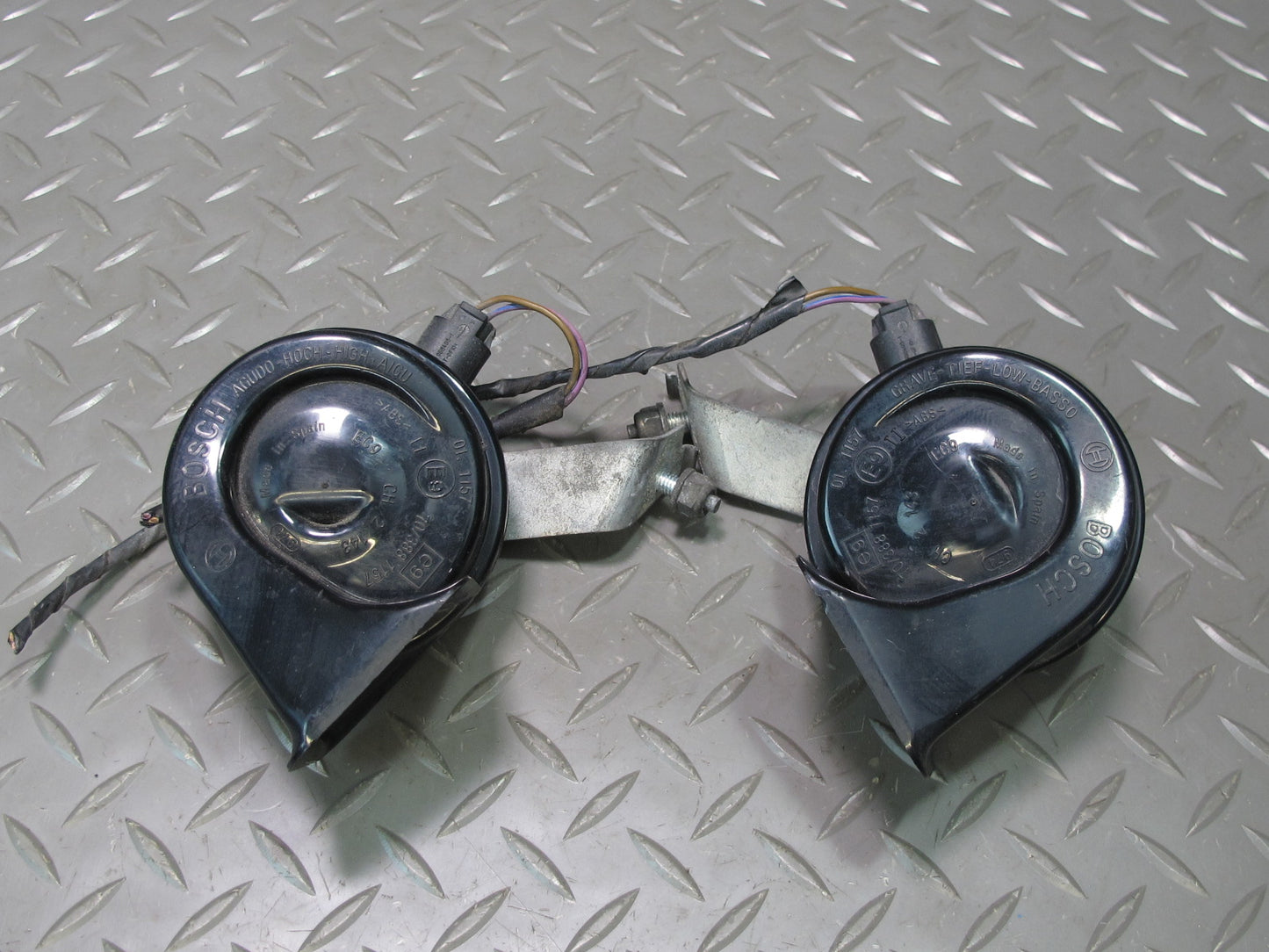 01-06 BMW E46 3-SERIES Set of 2 High & Low Tone Note Pitch Horn Signal OEM