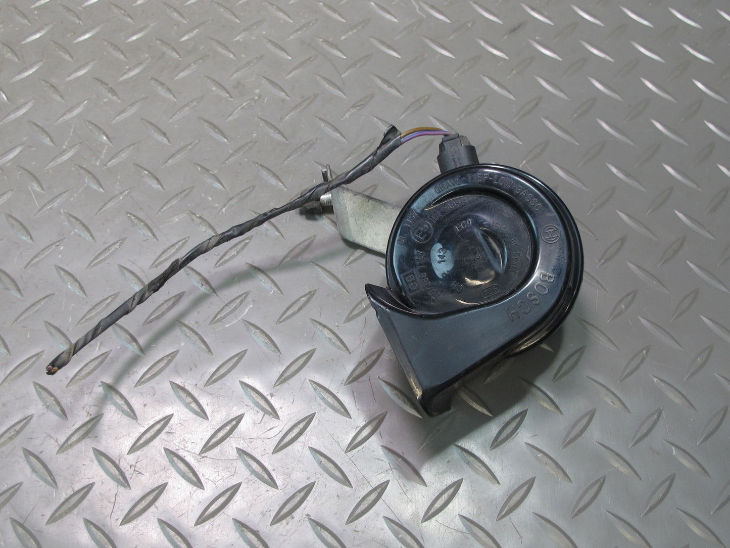 01-06 BMW E46 3-SERIES Set of 2 High & Low Tone Note Pitch Horn Signal OEM