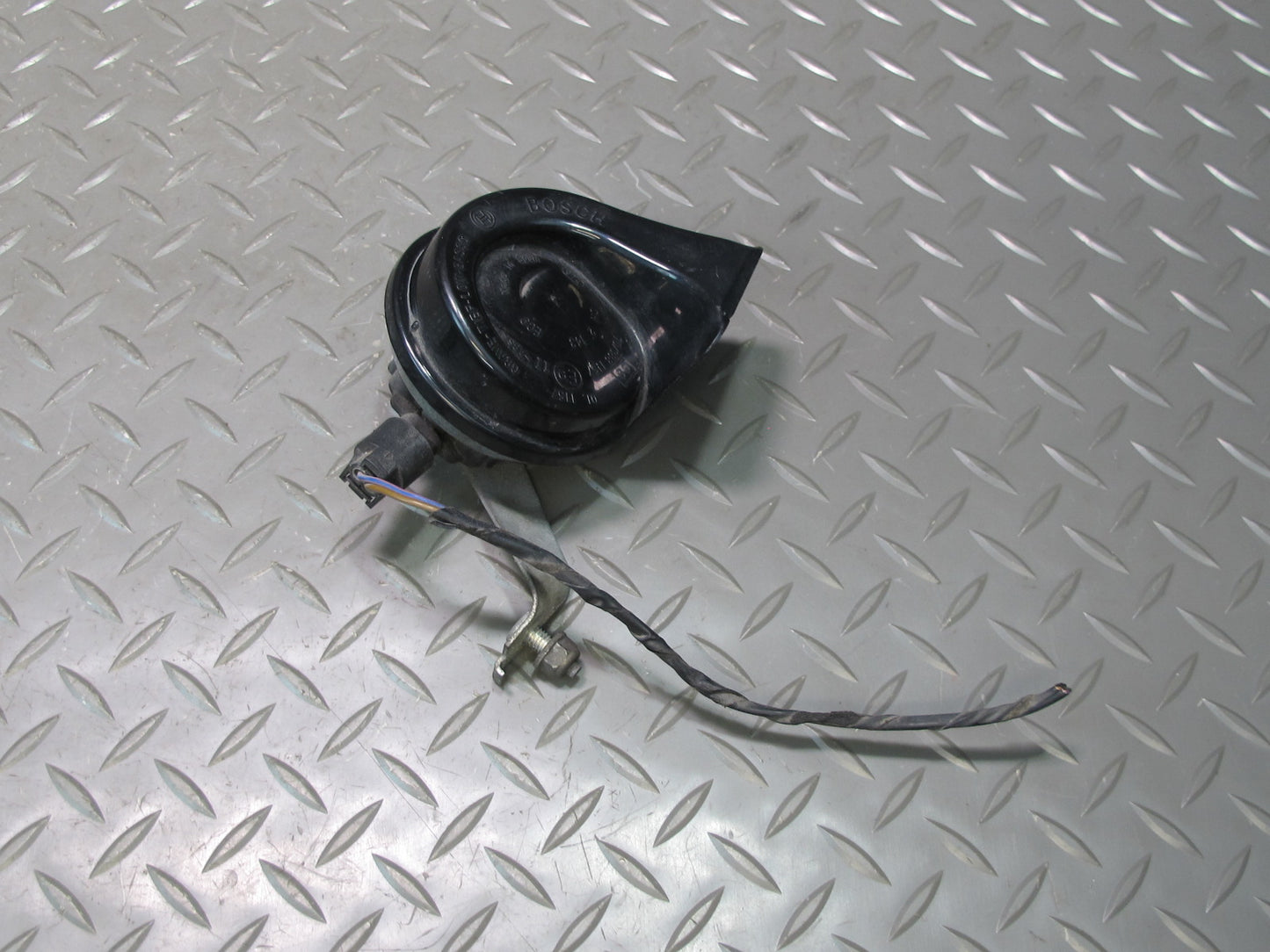 01-06 BMW E46 3-SERIES Set of 2 High & Low Tone Note Pitch Horn Signal OEM