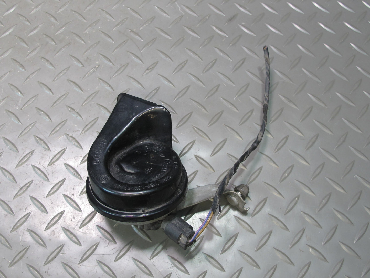 01-06 BMW E46 3-SERIES Set of 2 High & Low Tone Note Pitch Horn Signal OEM