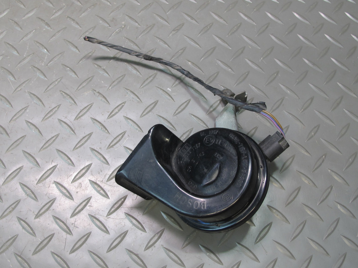 01-06 BMW E46 3-SERIES Set of 2 High & Low Tone Note Pitch Horn Signal OEM