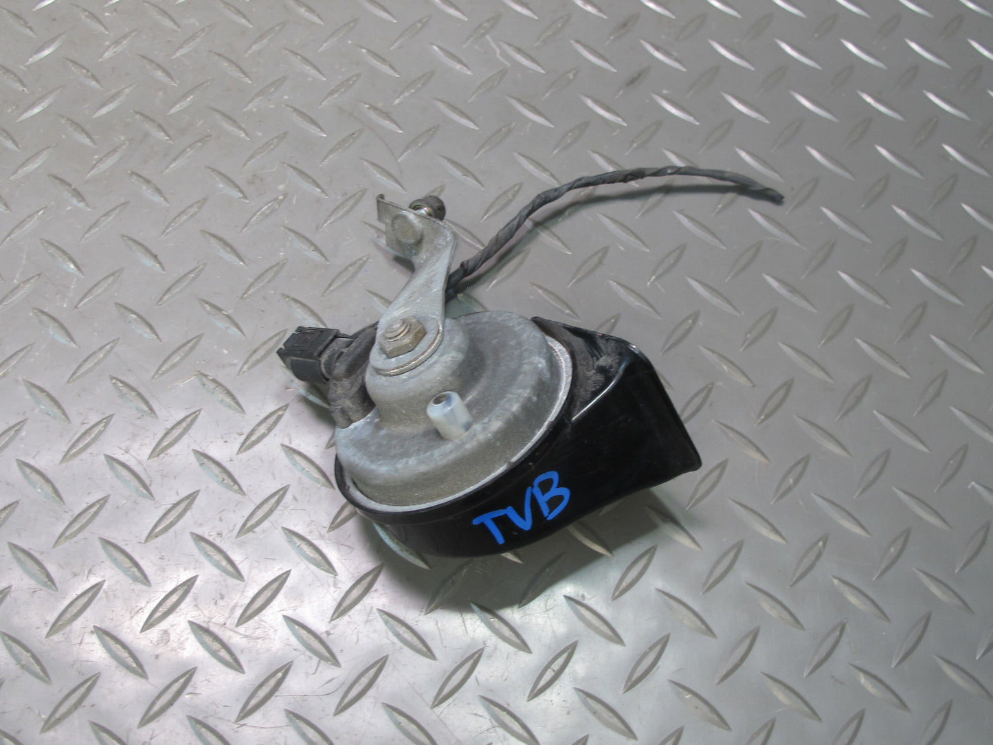 01-06 BMW E46 3-SERIES Set of 2 High & Low Tone Note Pitch Horn Signal OEM