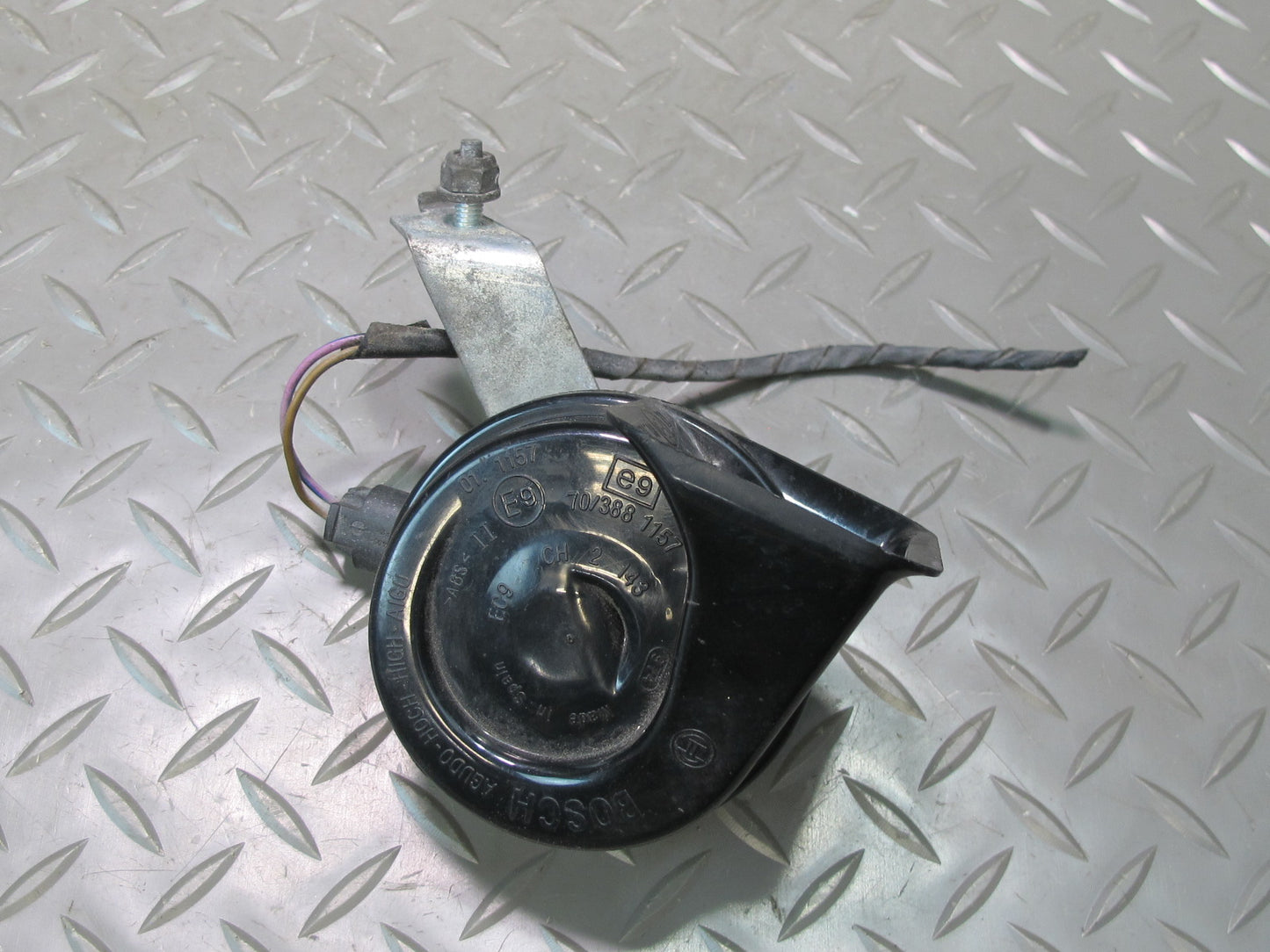 01-06 BMW E46 3-SERIES Set of 2 High & Low Tone Note Pitch Horn Signal OEM