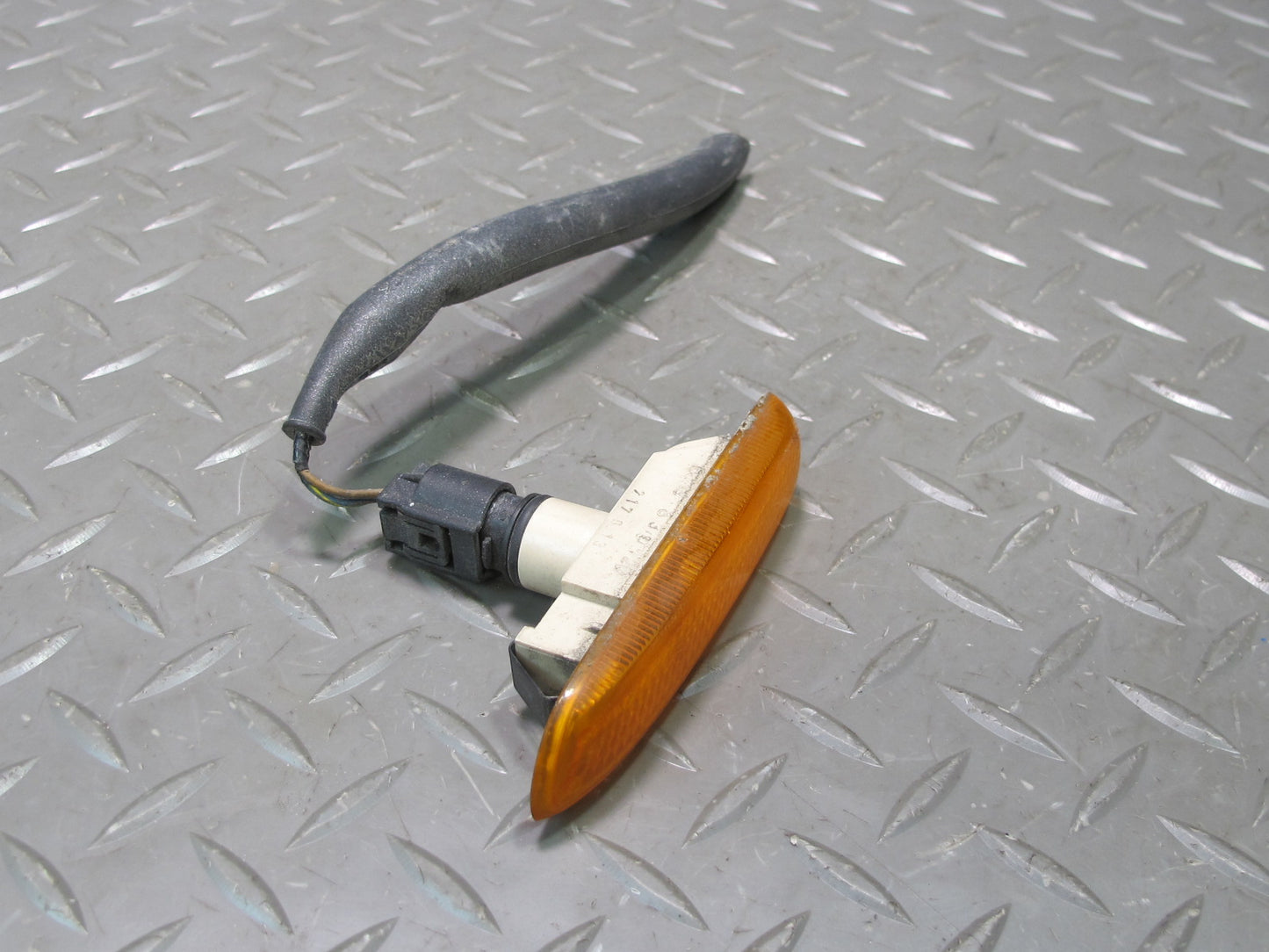 2001 BMW E46 Coupe Convertible Set of 2 Front Side Marker Light Lamp OEM