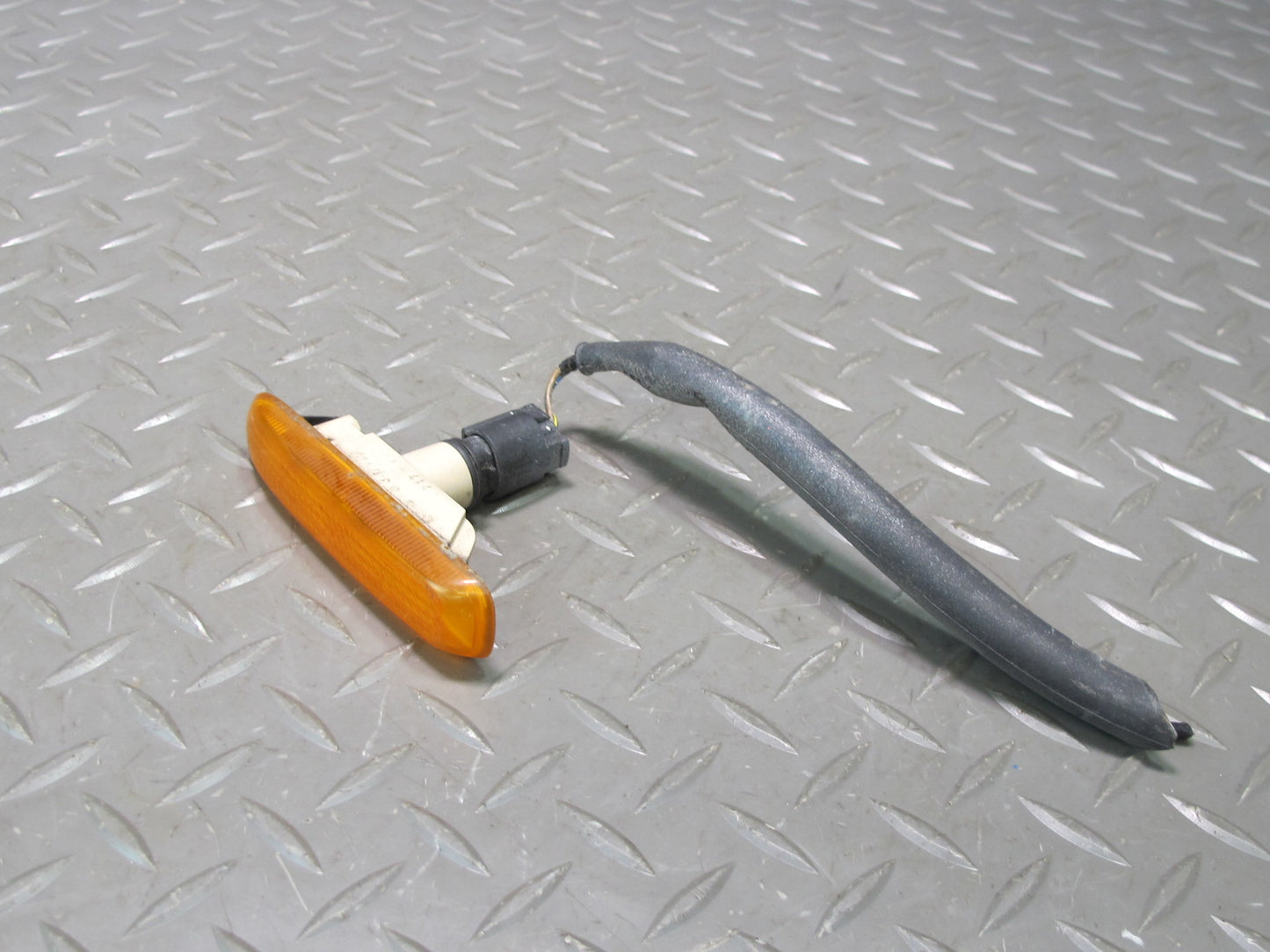 2001 BMW E46 Coupe Convertible Set of 2 Front Side Marker Light Lamp OEM