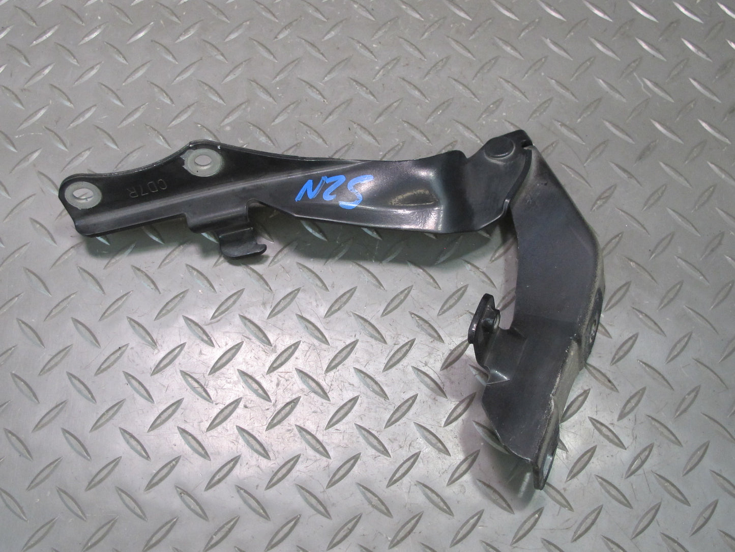 04-09 Nissan 350Z Z33 Front Hood Left & Right Hinge Set Black OEM