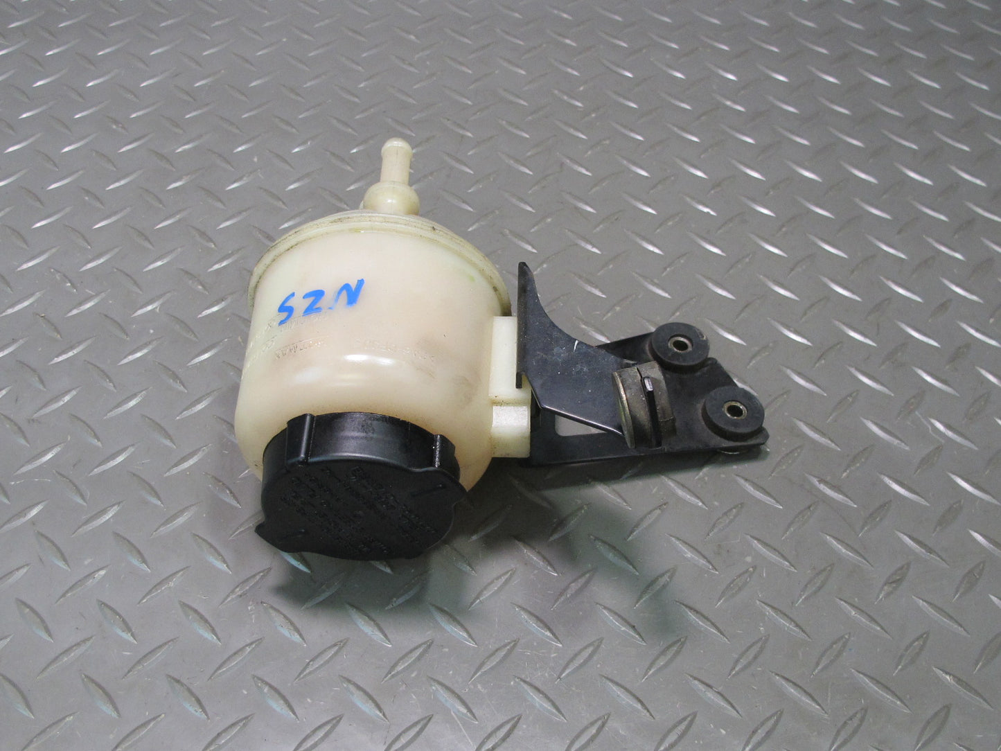 04-07 Nissan 350Z Z33 Convert Power Steering Fluid Reservoir Tank w Bracket OEM