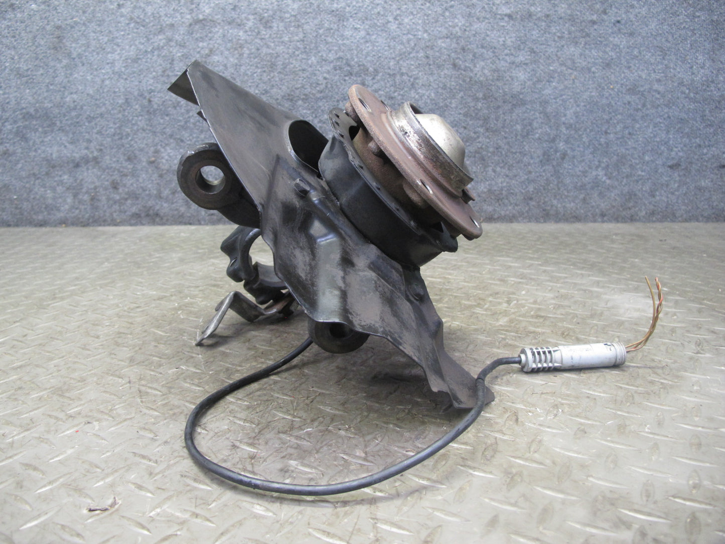 01-06 BMW E46 330ci RWD Front Left Spindle Knuckle Wheel Hub Bearing OEM