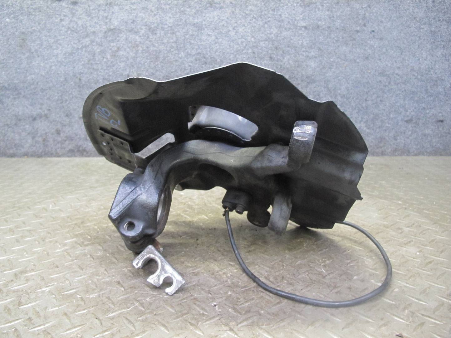 01-06 BMW E46 330ci RWD Front Left Spindle Knuckle Wheel Hub Bearing OEM