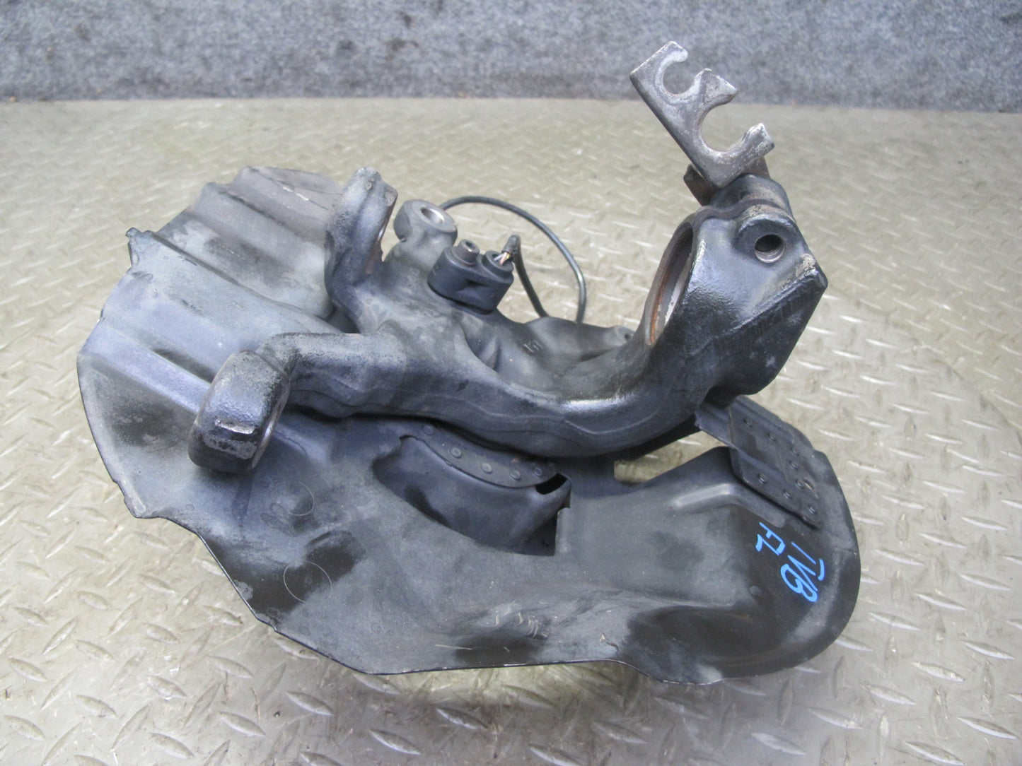 01-06 BMW E46 330ci RWD Front Left Spindle Knuckle Wheel Hub Bearing OEM