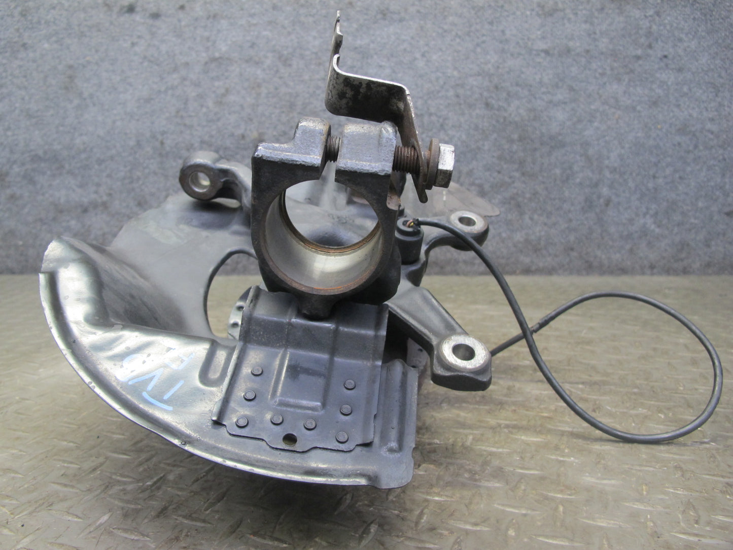 01-06 BMW E46 330ci RWD Front Left Spindle Knuckle Wheel Hub Bearing OEM