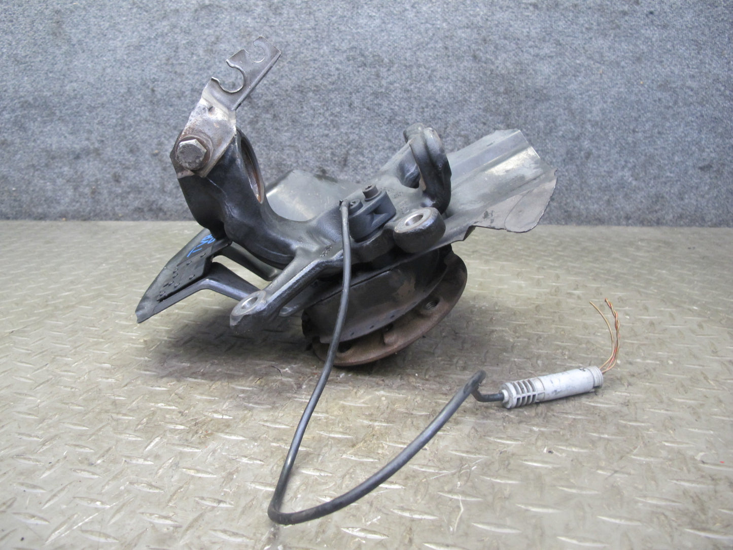 01-06 BMW E46 330ci RWD Front Left Spindle Knuckle Wheel Hub Bearing OEM