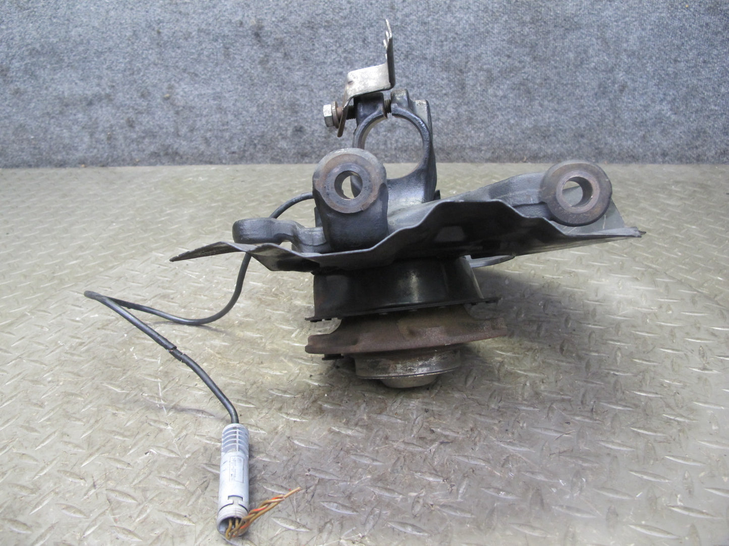 01-06 BMW E46 330ci RWD Front Left Spindle Knuckle Wheel Hub Bearing OEM