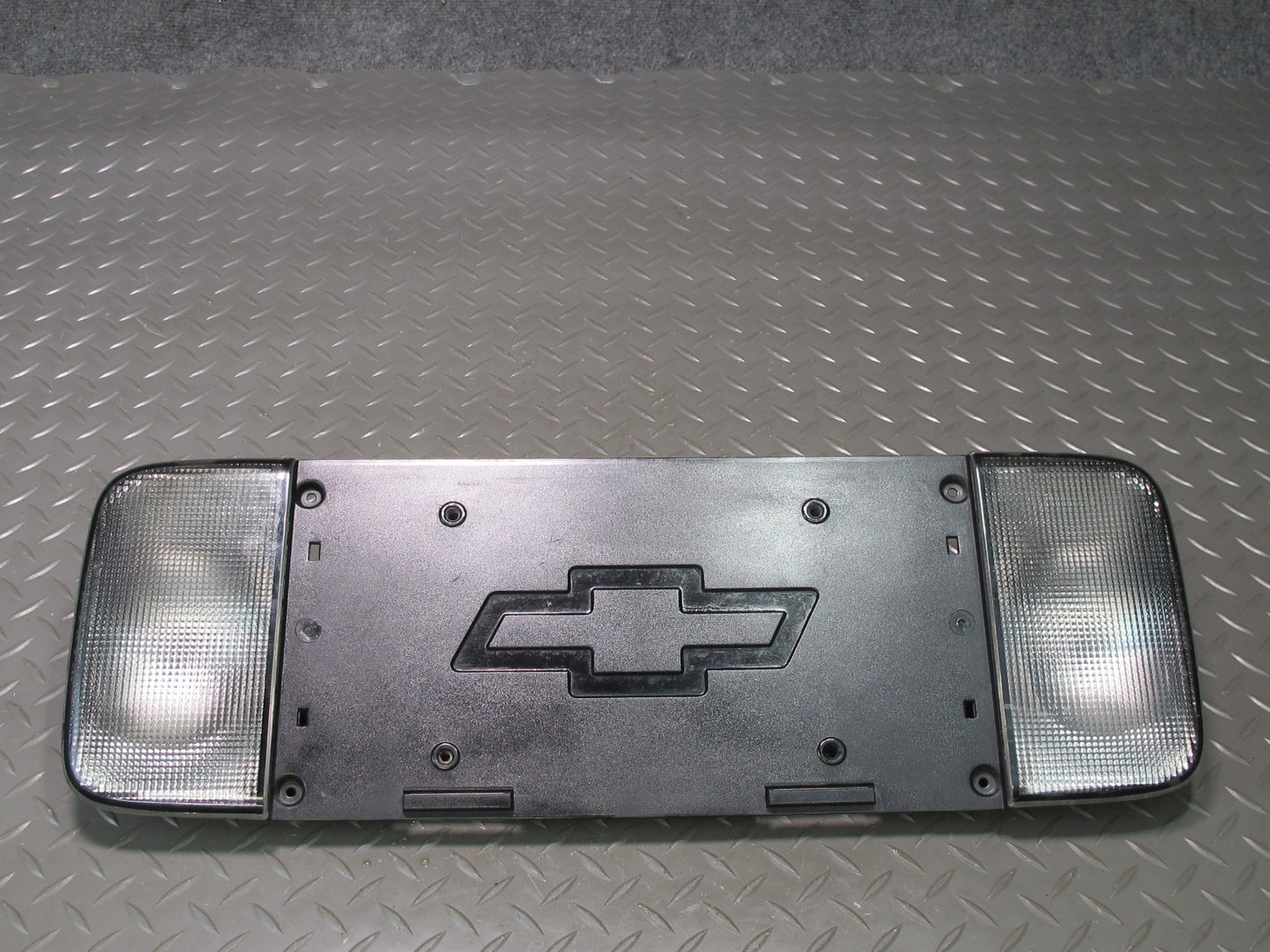 03-06 Chevrolet SSR Rear Reverse Light License Plate Holder 16524094 OEM