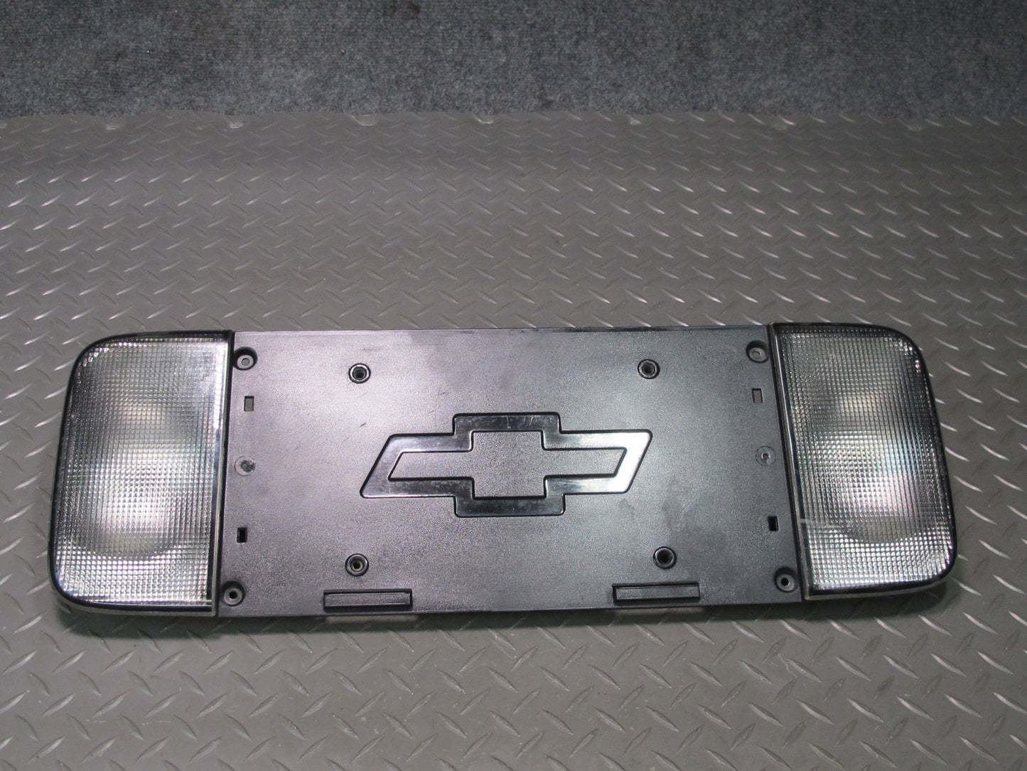 03-06 Chevrolet SSR Rear Reverse Light License Plate Holder 16524094 OEM