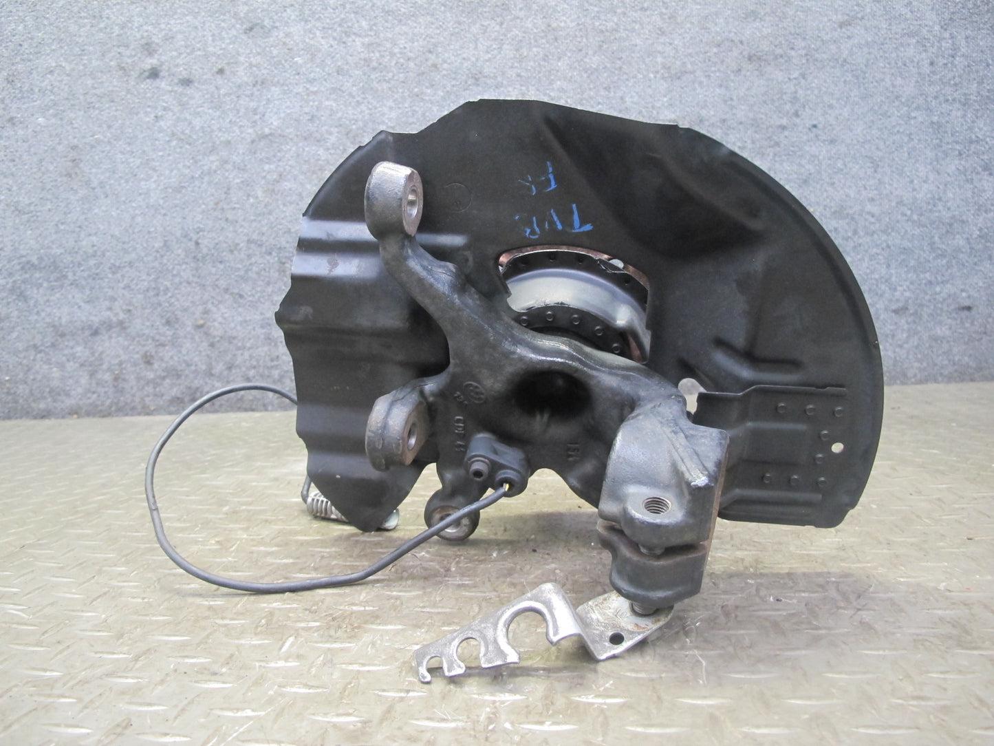 01-06 BMW E46 330ci RWD Front Right Spindle Knuckle Wheel Hub Bearing OEM