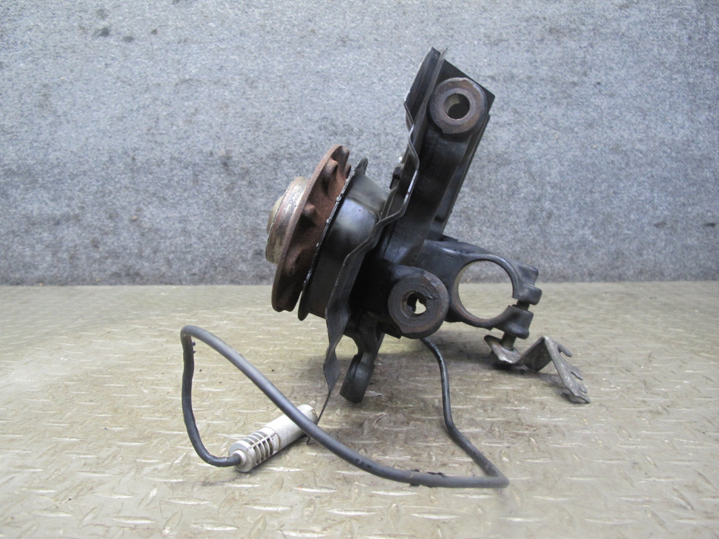 01-06 BMW E46 330ci RWD Front Right Spindle Knuckle Wheel Hub Bearing OEM