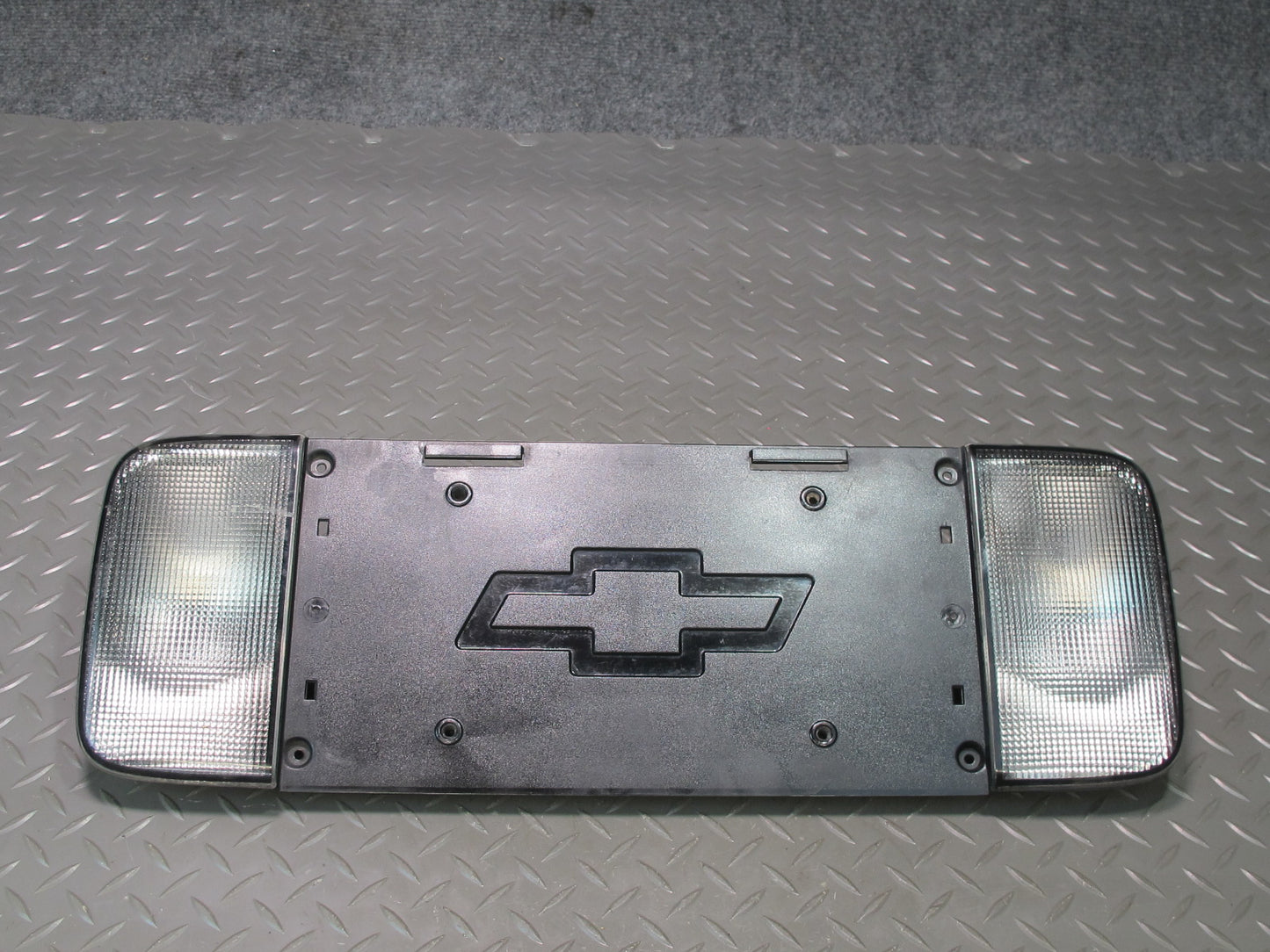 03-06 Chevrolet SSR Rear Reverse Light License Plate Holder 16524094 OEM