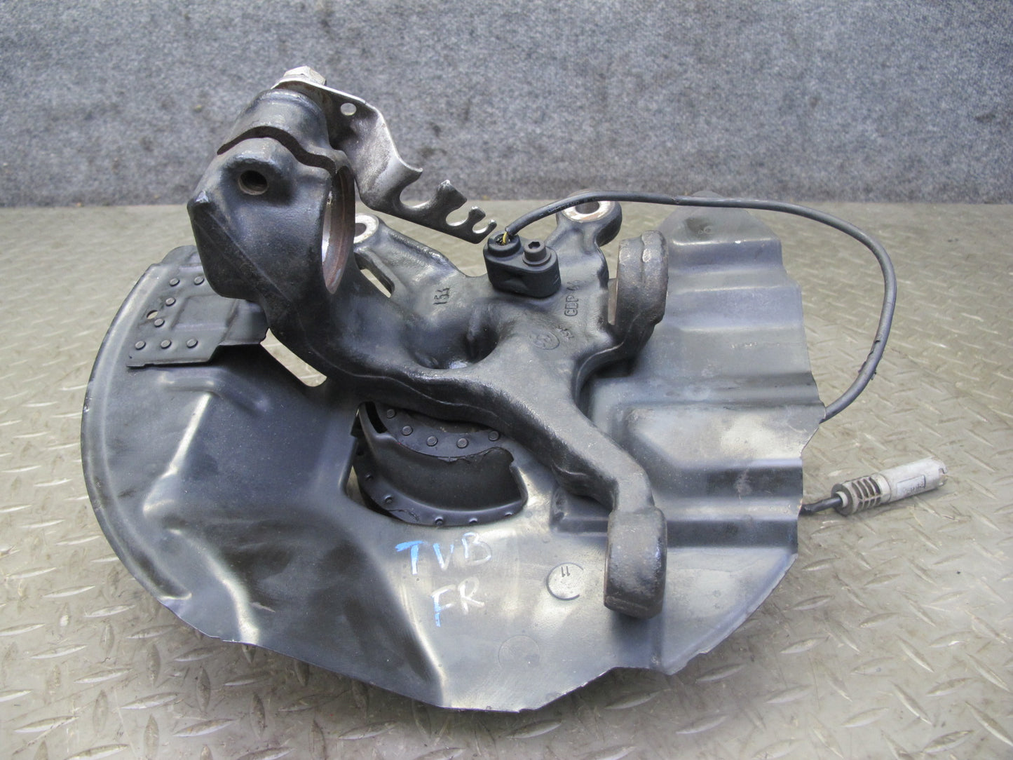 01-06 BMW E46 330ci RWD Front Right Spindle Knuckle Wheel Hub Bearing OEM