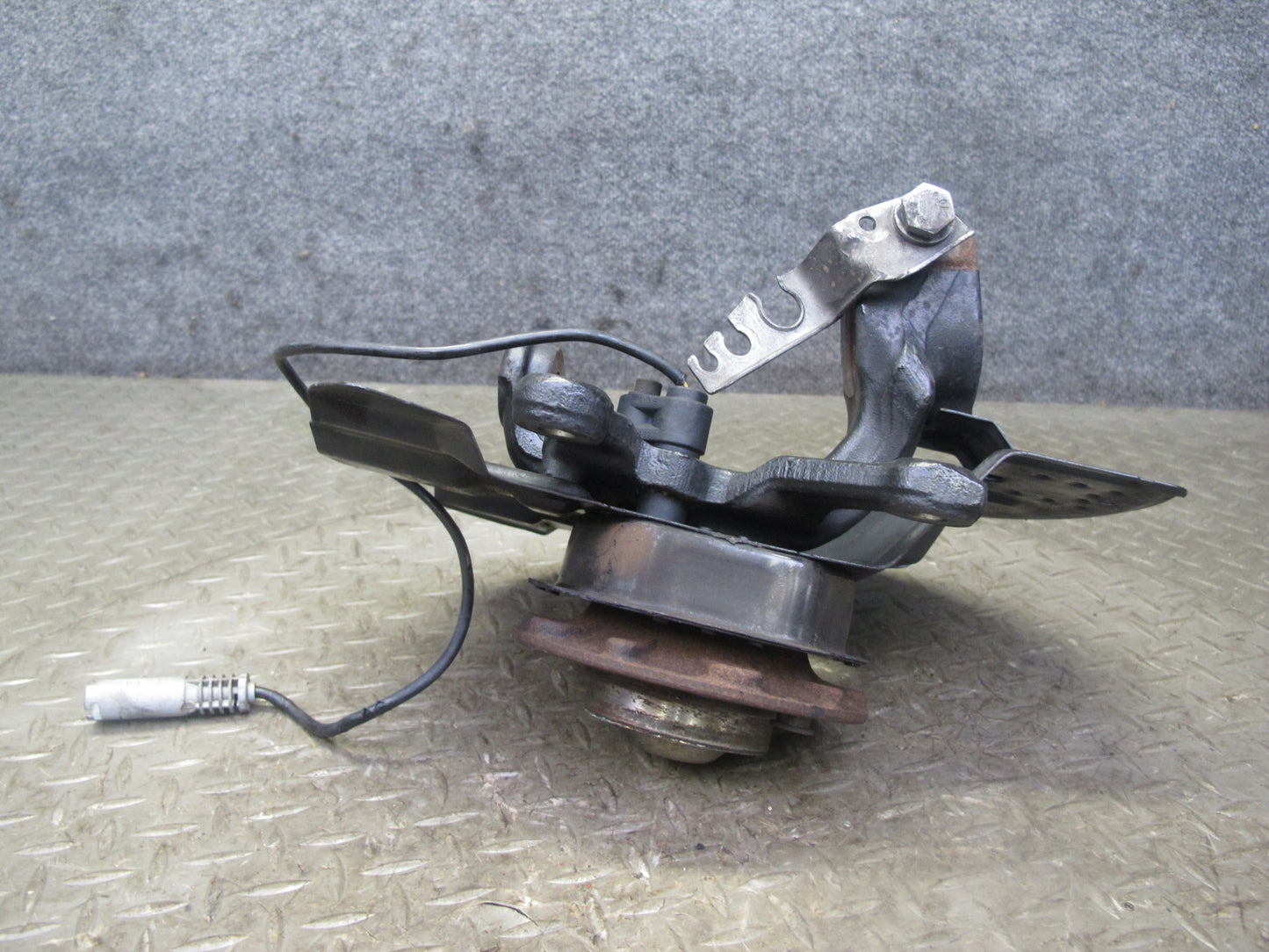 01-06 BMW E46 330ci RWD Front Right Spindle Knuckle Wheel Hub Bearing OEM