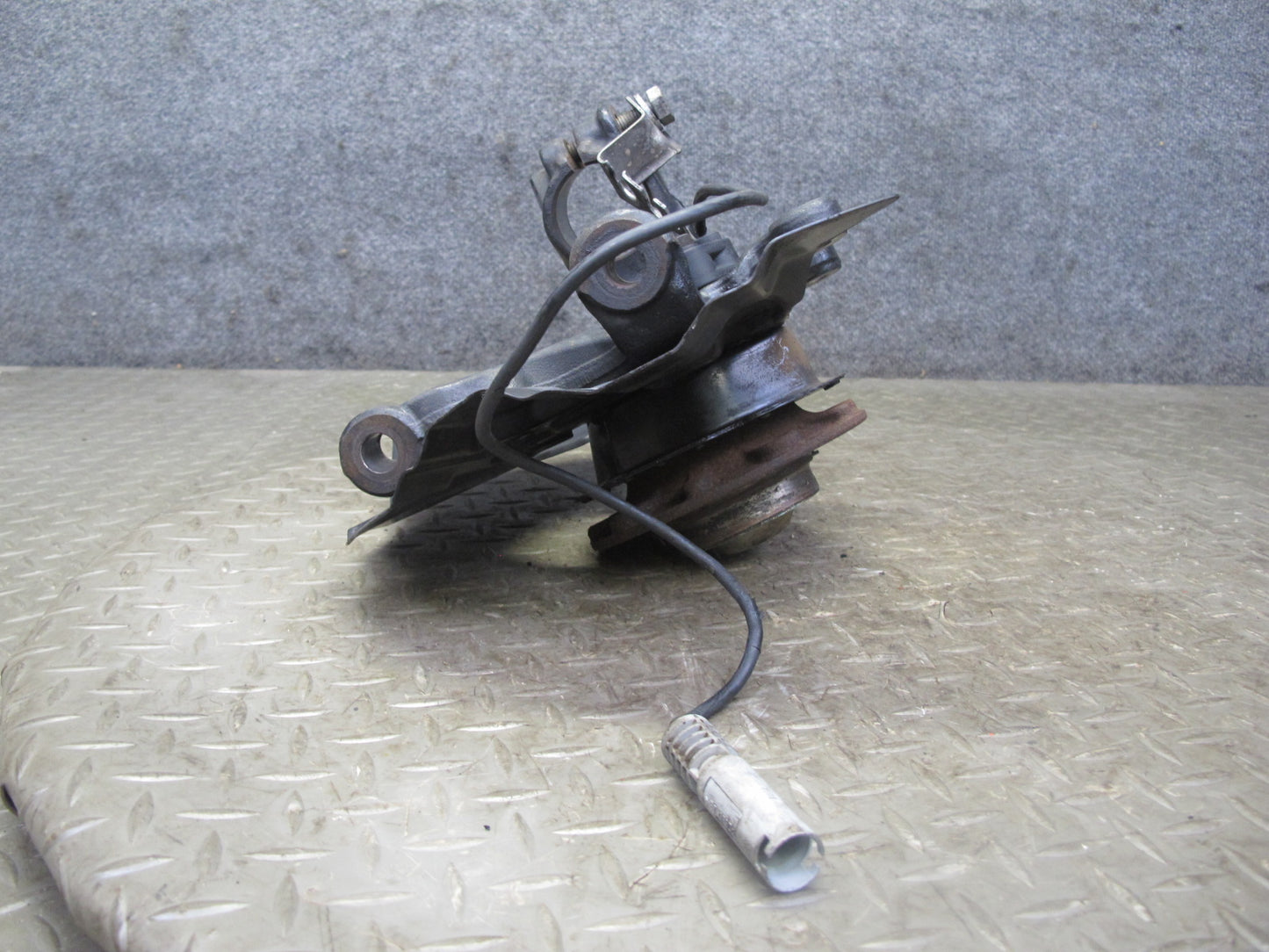 01-06 BMW E46 330ci RWD Front Right Spindle Knuckle Wheel Hub Bearing OEM