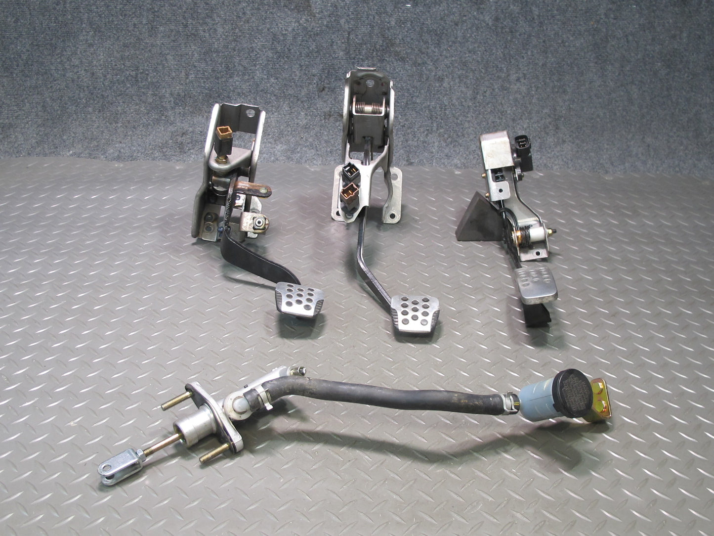 04-06 Nissan 350Z MT Convert Clutch Brake Gas Pedal & Master Cylinder Set OEM