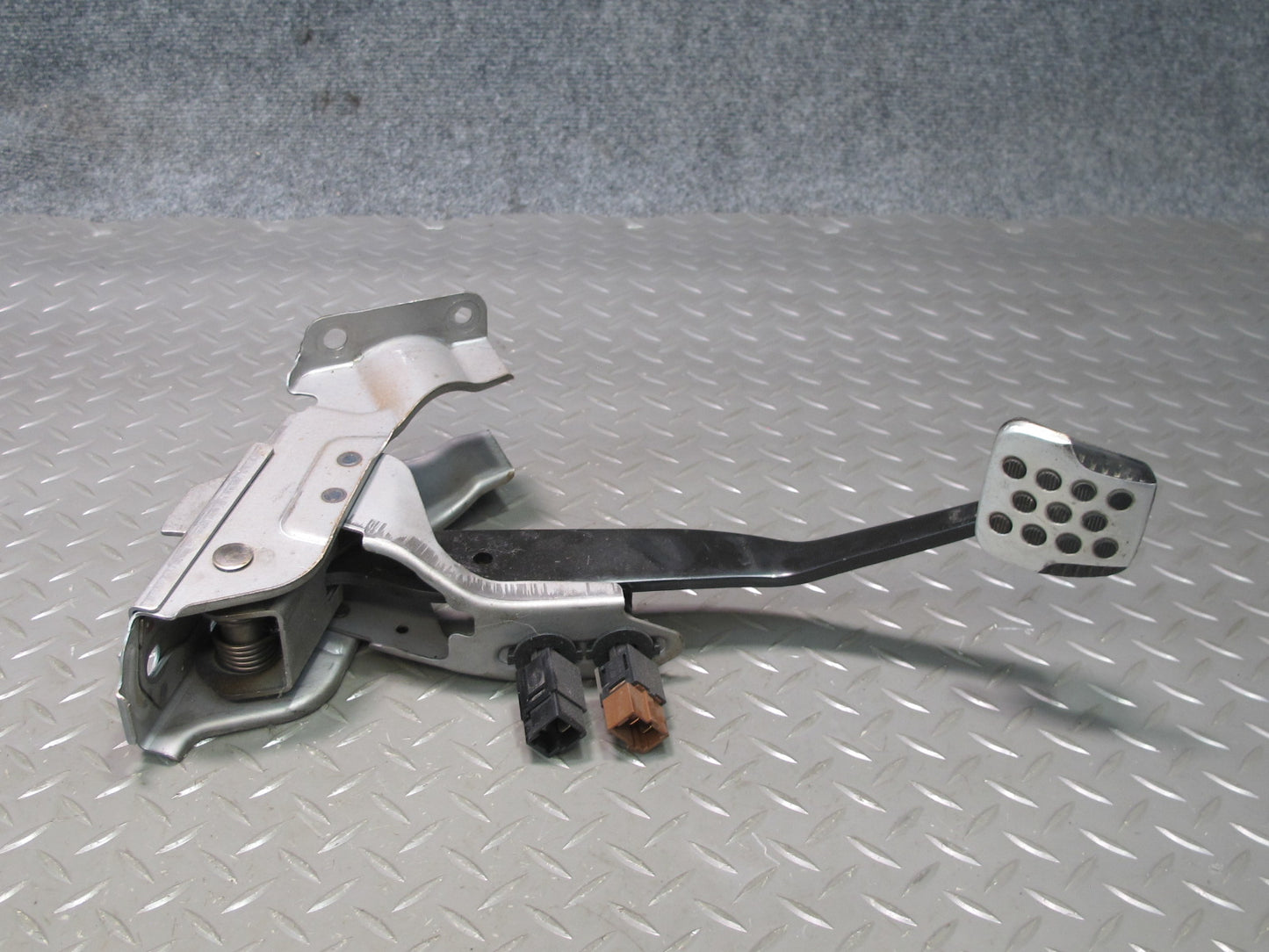 04-06 Nissan 350Z MT Convert Clutch Brake Gas Pedal & Master Cylinder Set OEM