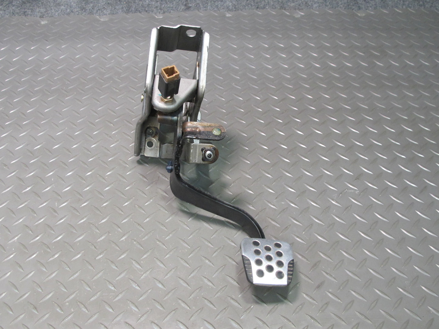 04-06 Nissan 350Z MT Convert Clutch Brake Gas Pedal & Master Cylinder Set OEM