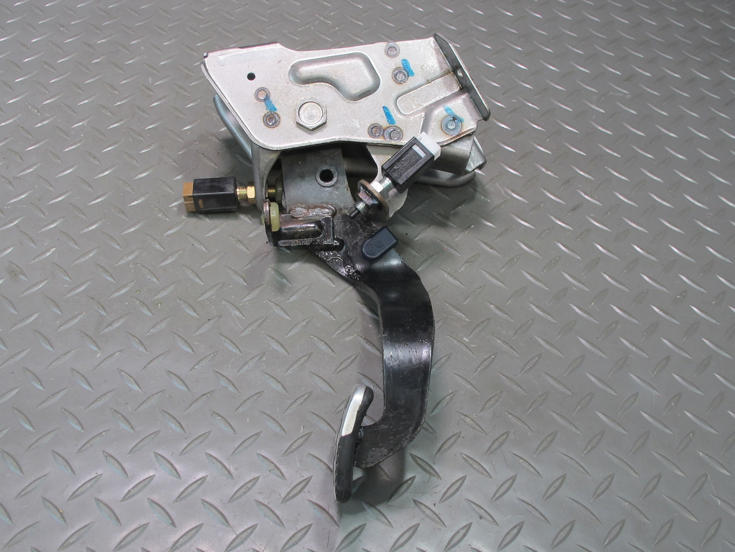 04-06 Nissan 350Z MT Convert Clutch Brake Gas Pedal & Master Cylinder Set OEM