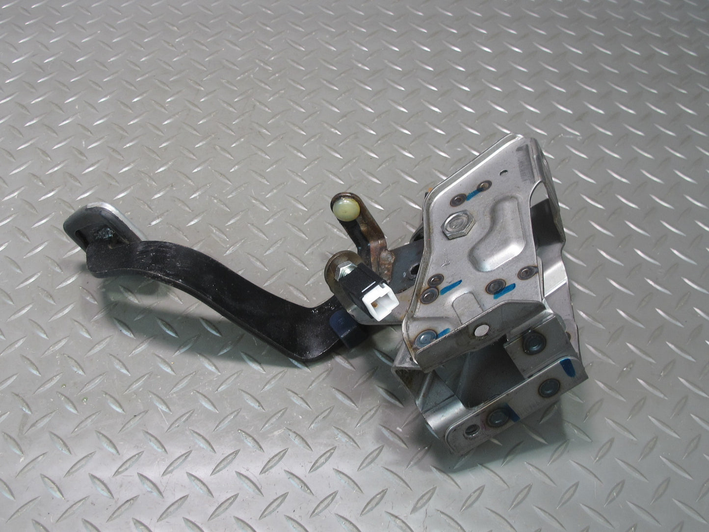 04-06 Nissan 350Z MT Convert Clutch Brake Gas Pedal & Master Cylinder Set OEM